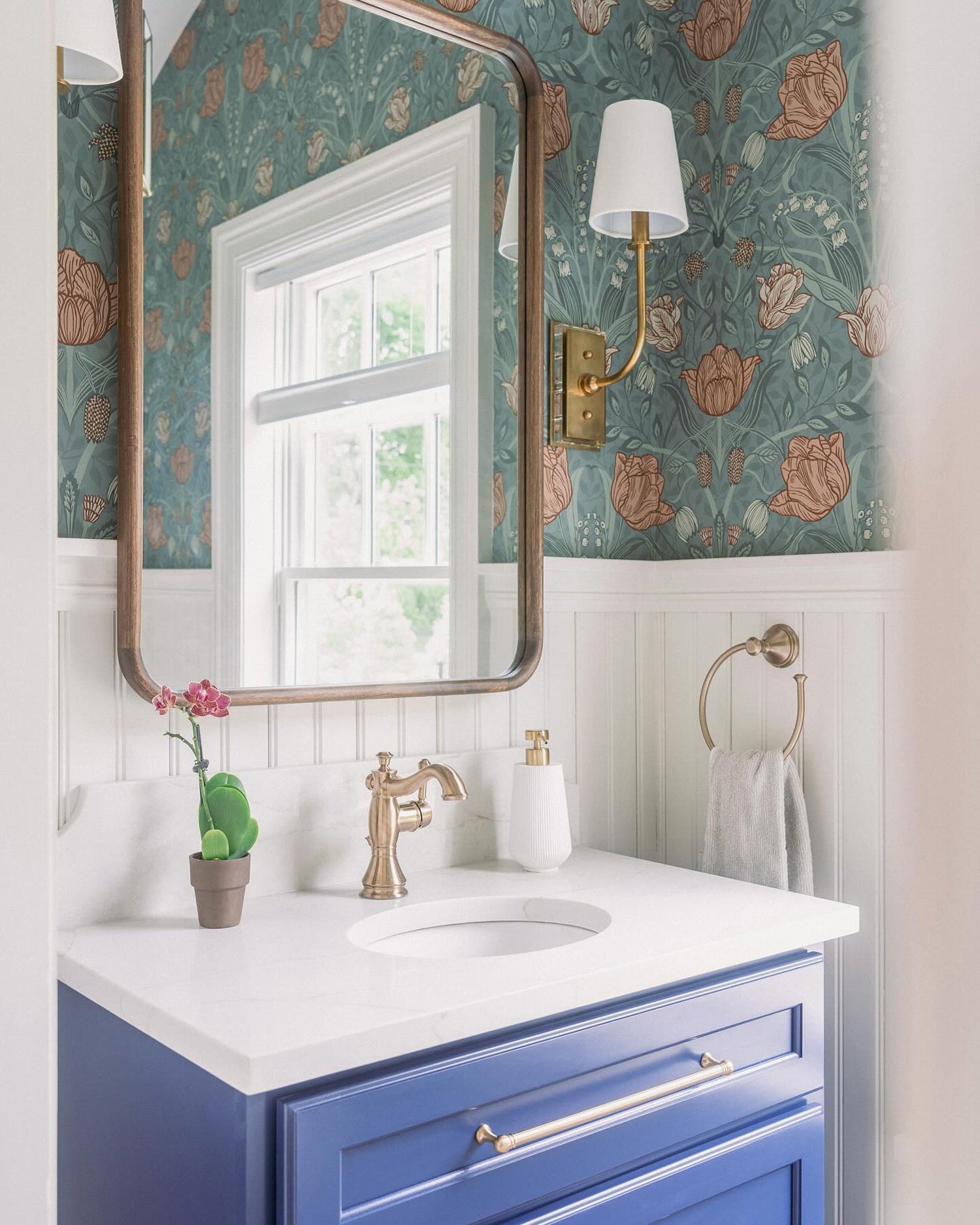 Tavernier Wall Lamp