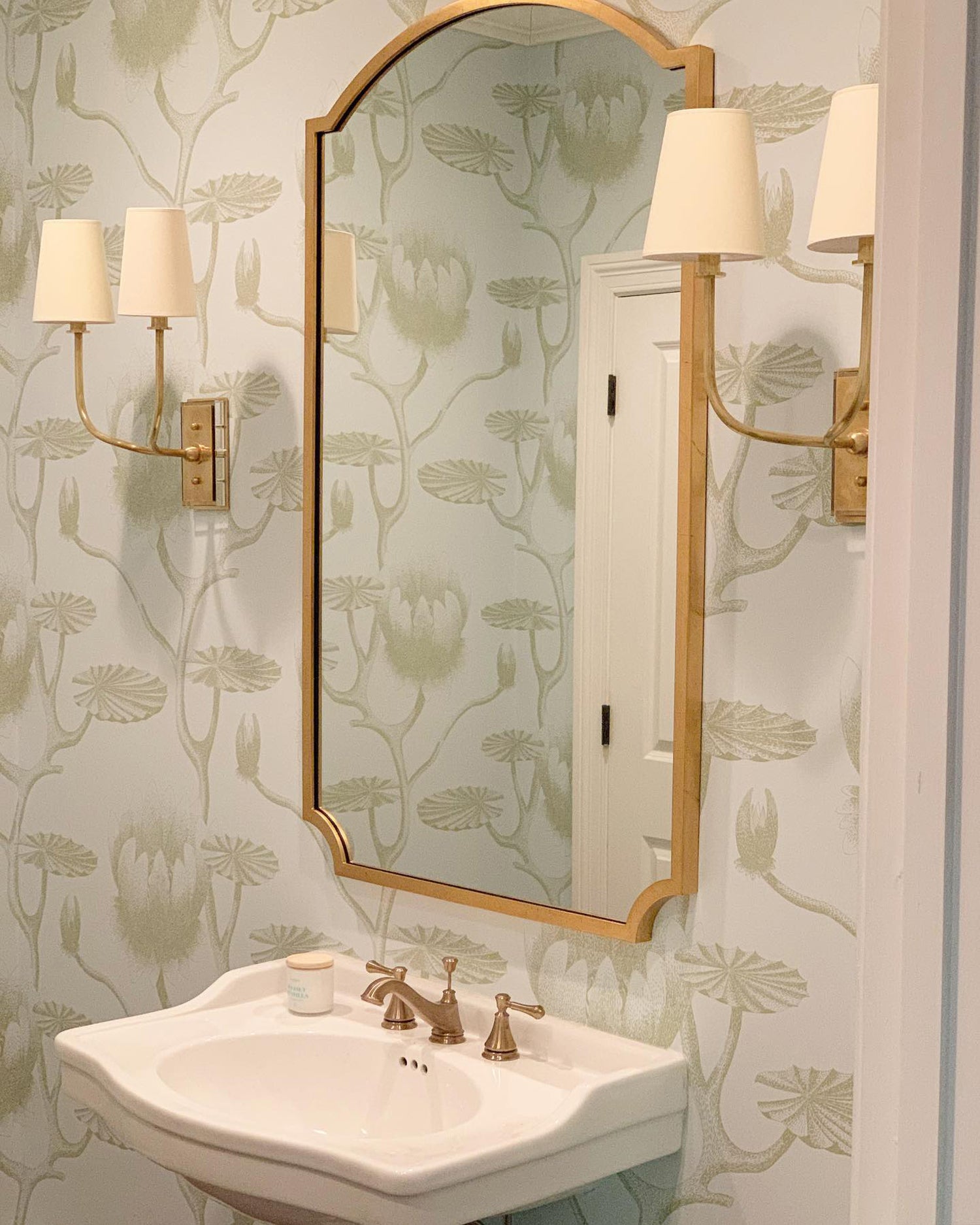 Tavernier Wall Lamp