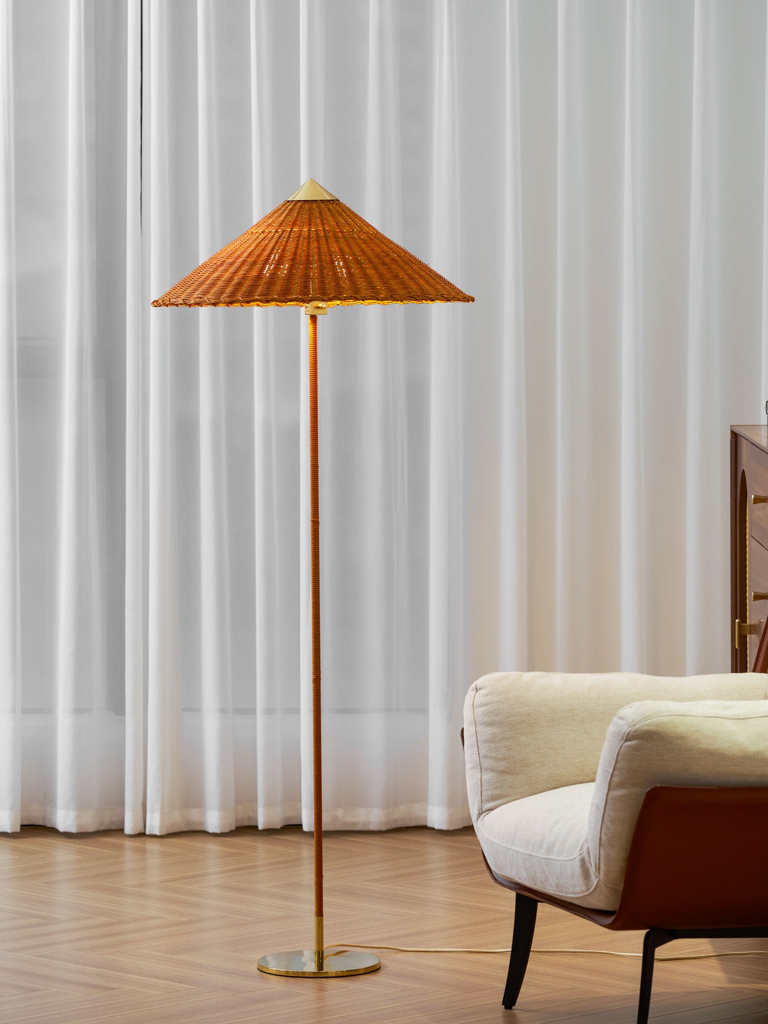 Rattan Circle Waiting Floor Lamp