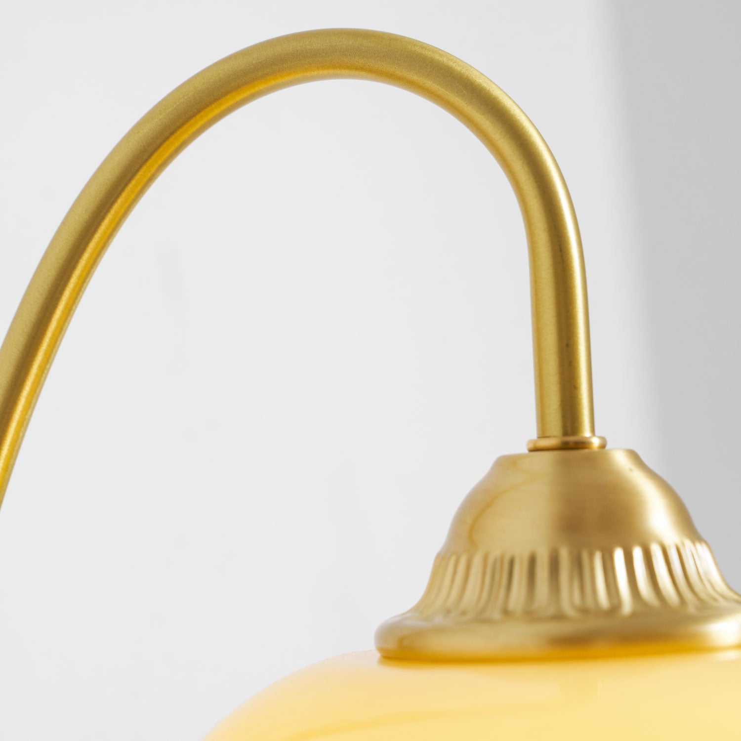 مصباح حائط زهرة الوادي