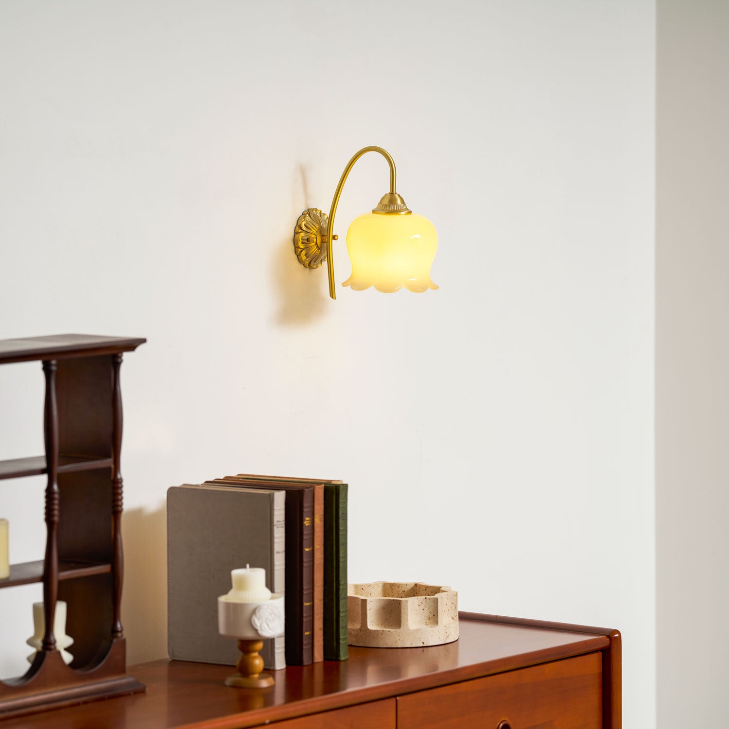 مصباح حائط زهرة الوادي