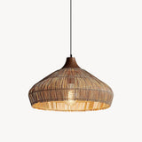 Sospensione in rattan intrecciato