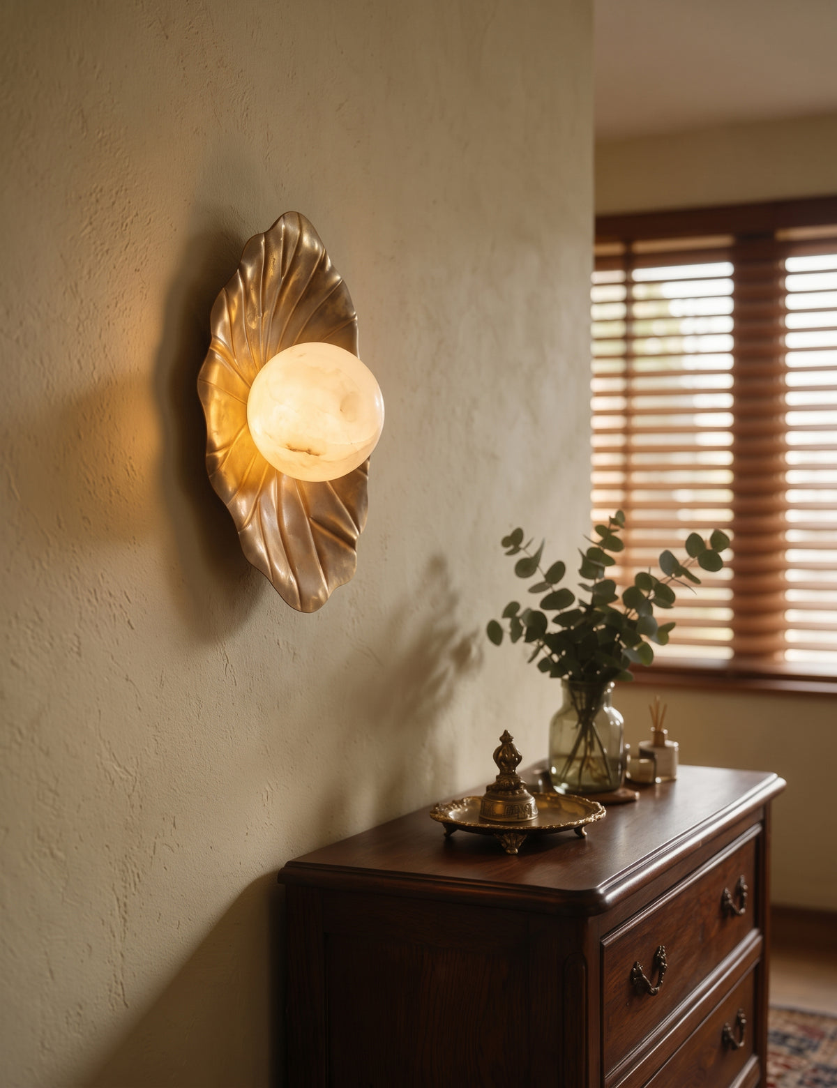 Aplique de pared de alabastro Halcyon Ginkgo