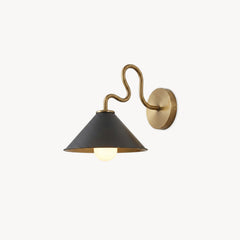 Jorick Wavy Messing-Wandleuchte