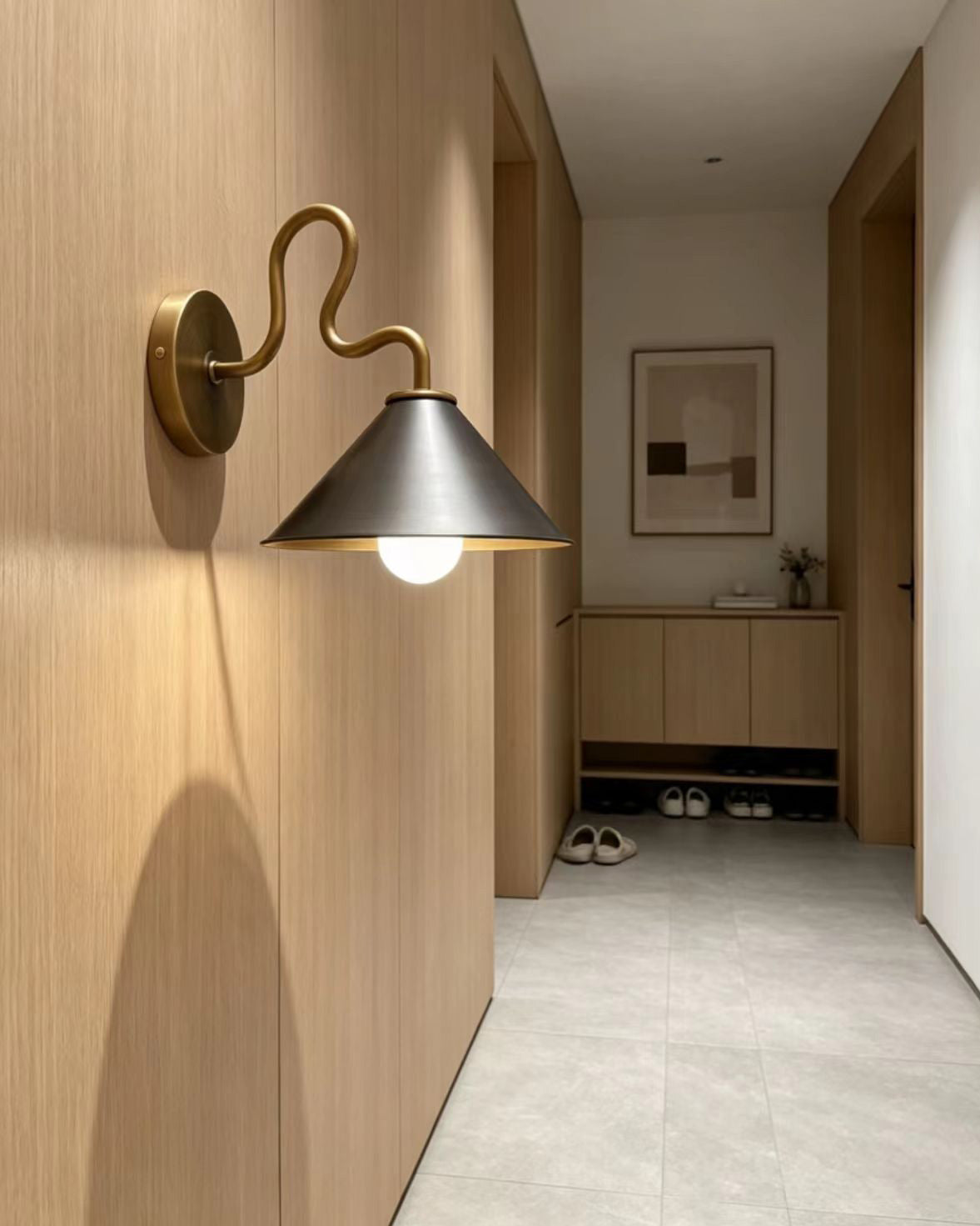 Jorick Wavy Brass Wall Sconce
