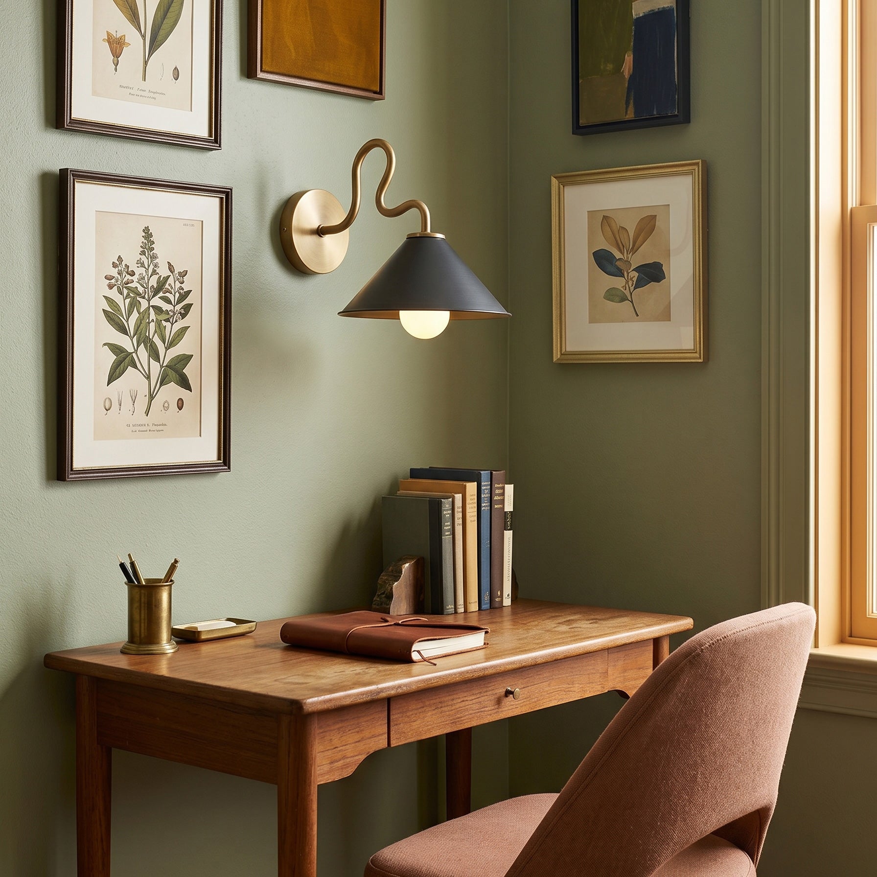 Jorick Wavy Brass Wall Sconce