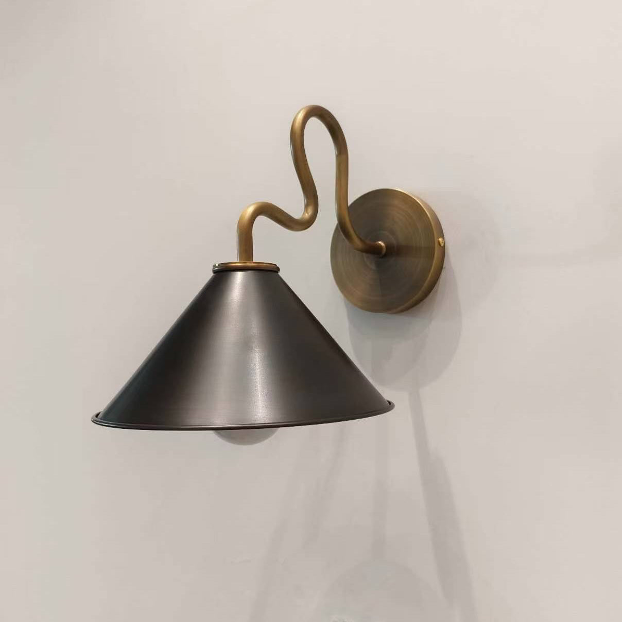 Jorick Wavy Brass Wall Sconce