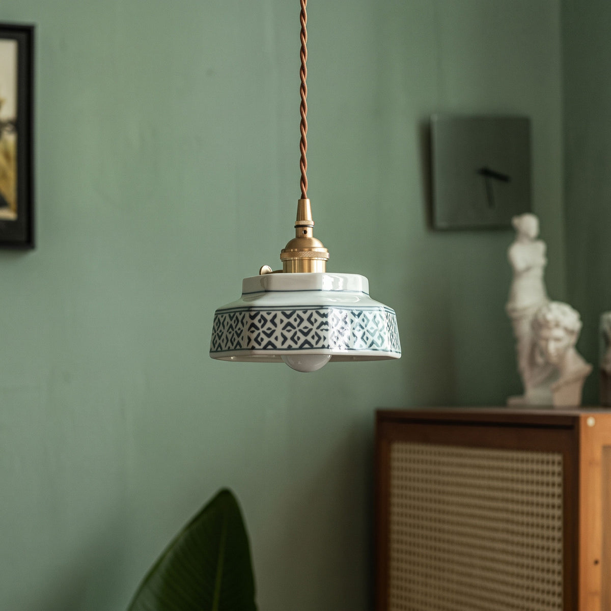Leofric Retro Ceramic Pendant Lamp – detail 23