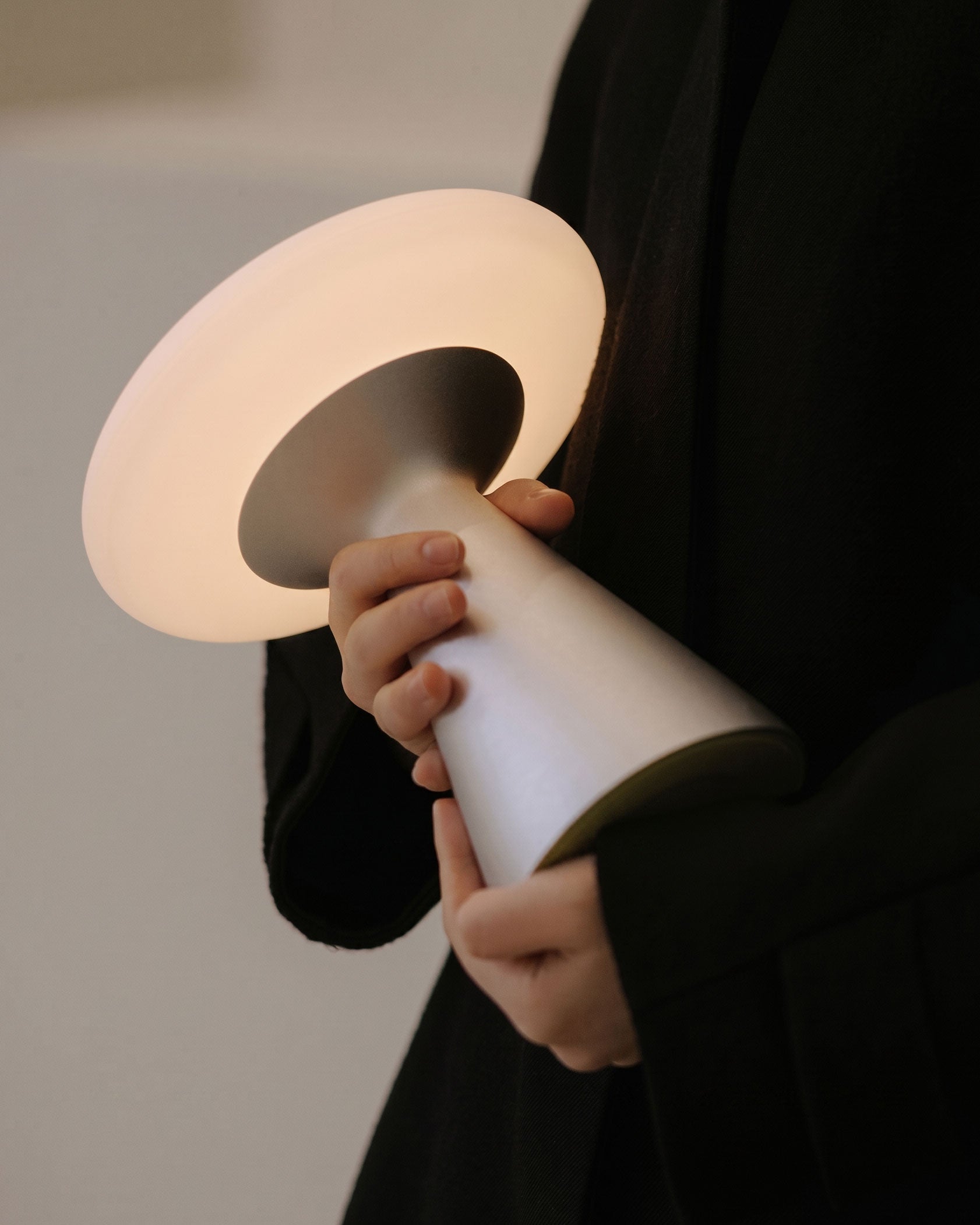 Lorcan Matte Table Lamp (built-in battery)
