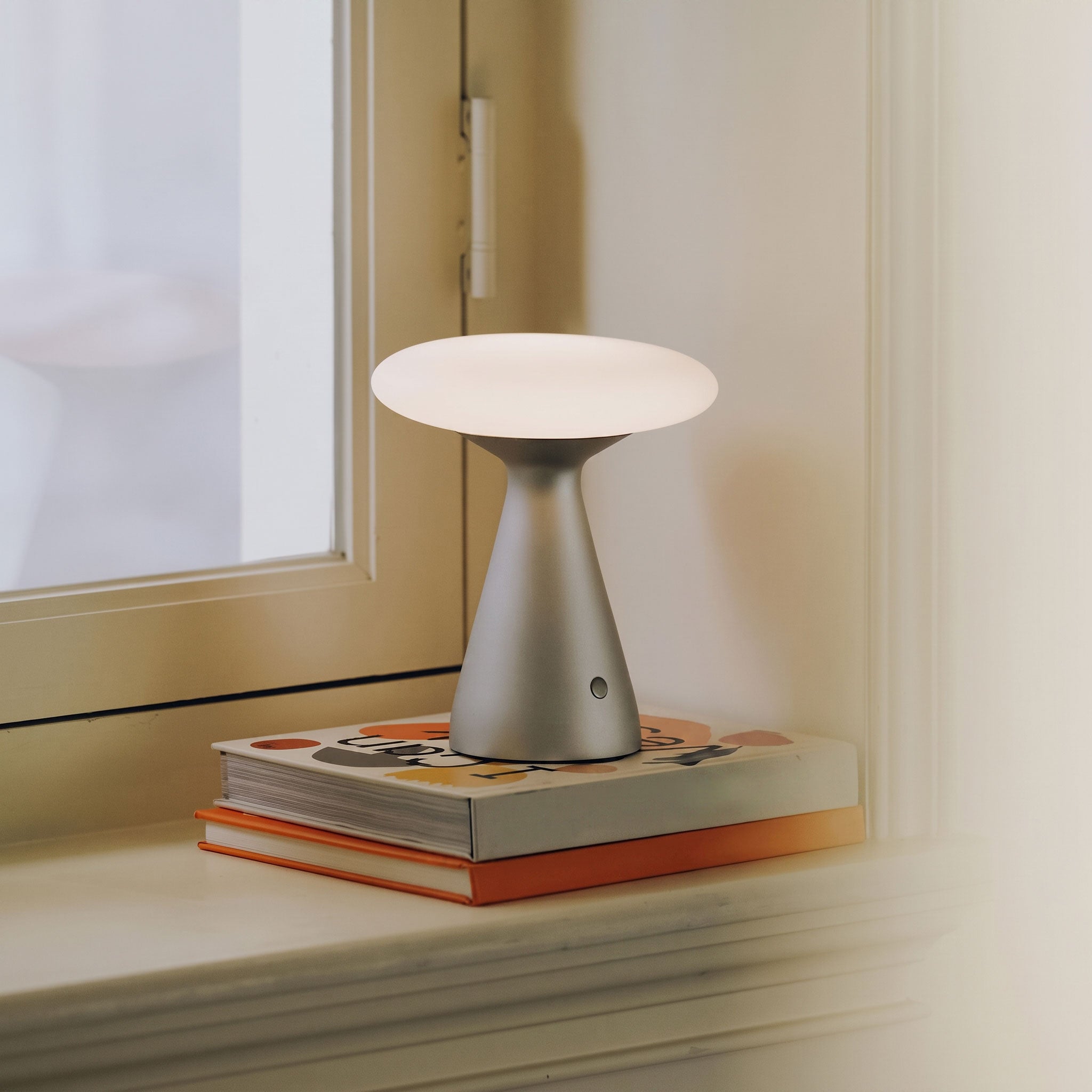 Lorcan Matte Table Lamp (built-in battery)