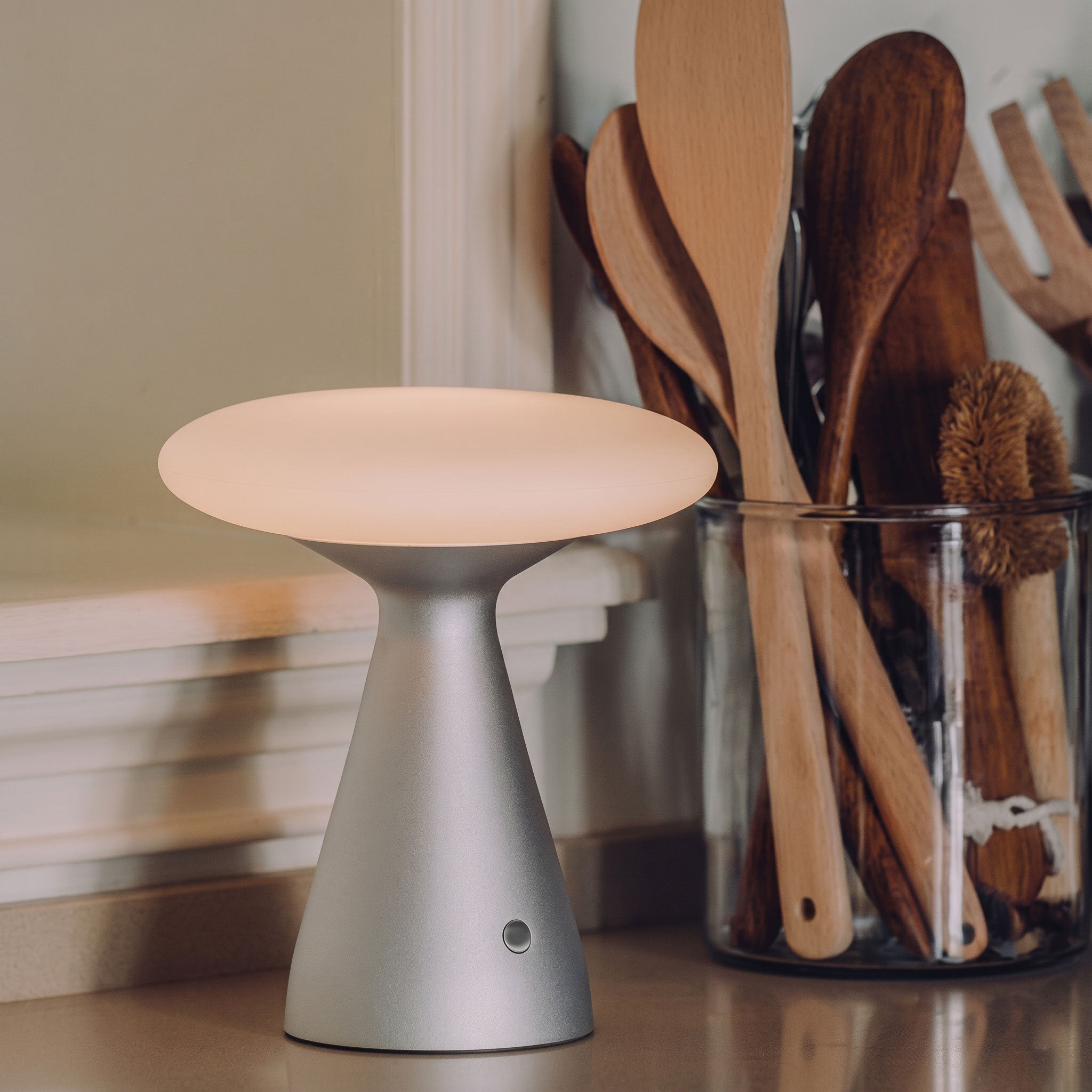 Lorcan Matte Table Lamp (built-in battery)