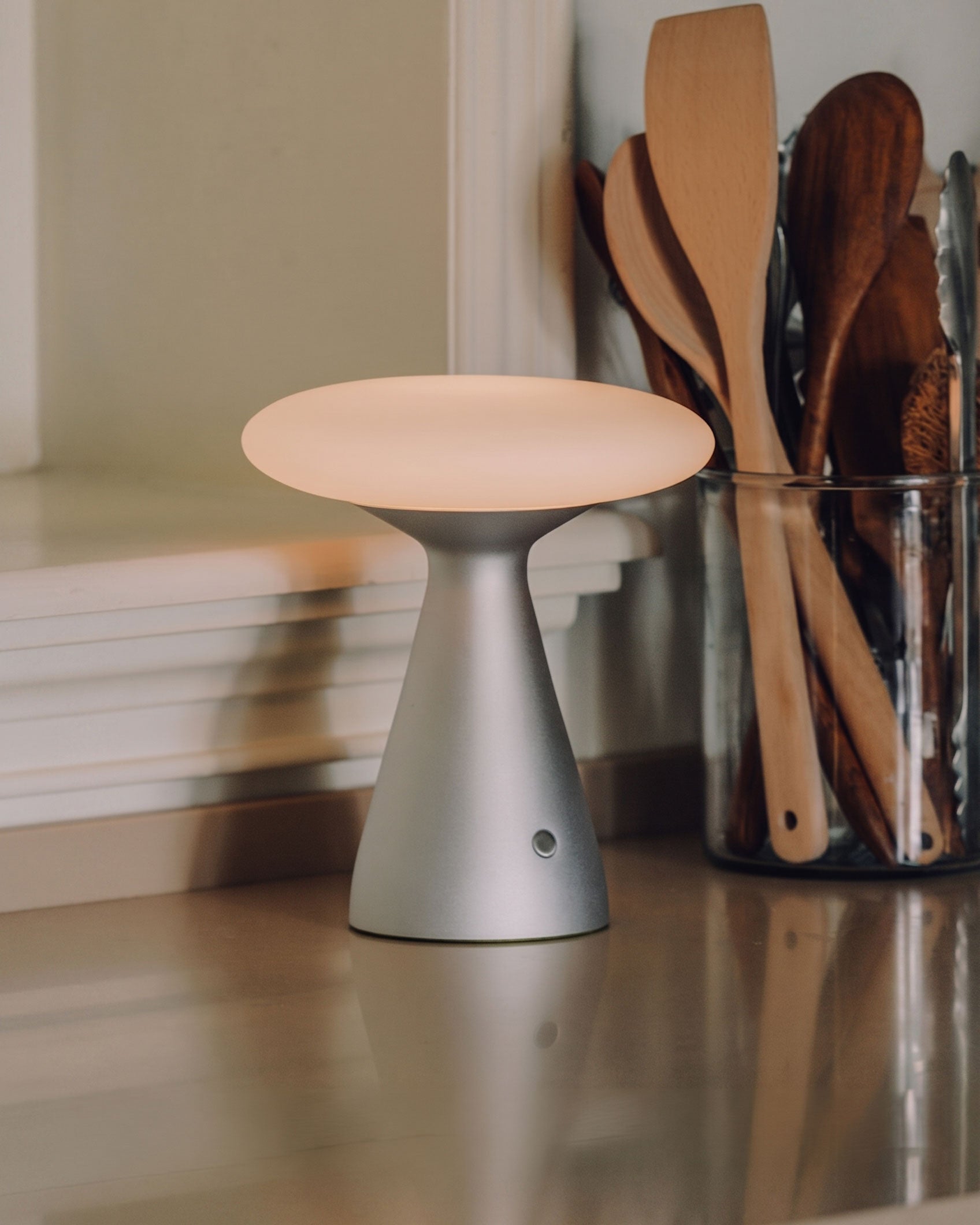 Lorcan Matte Table Lamp (built-in battery)