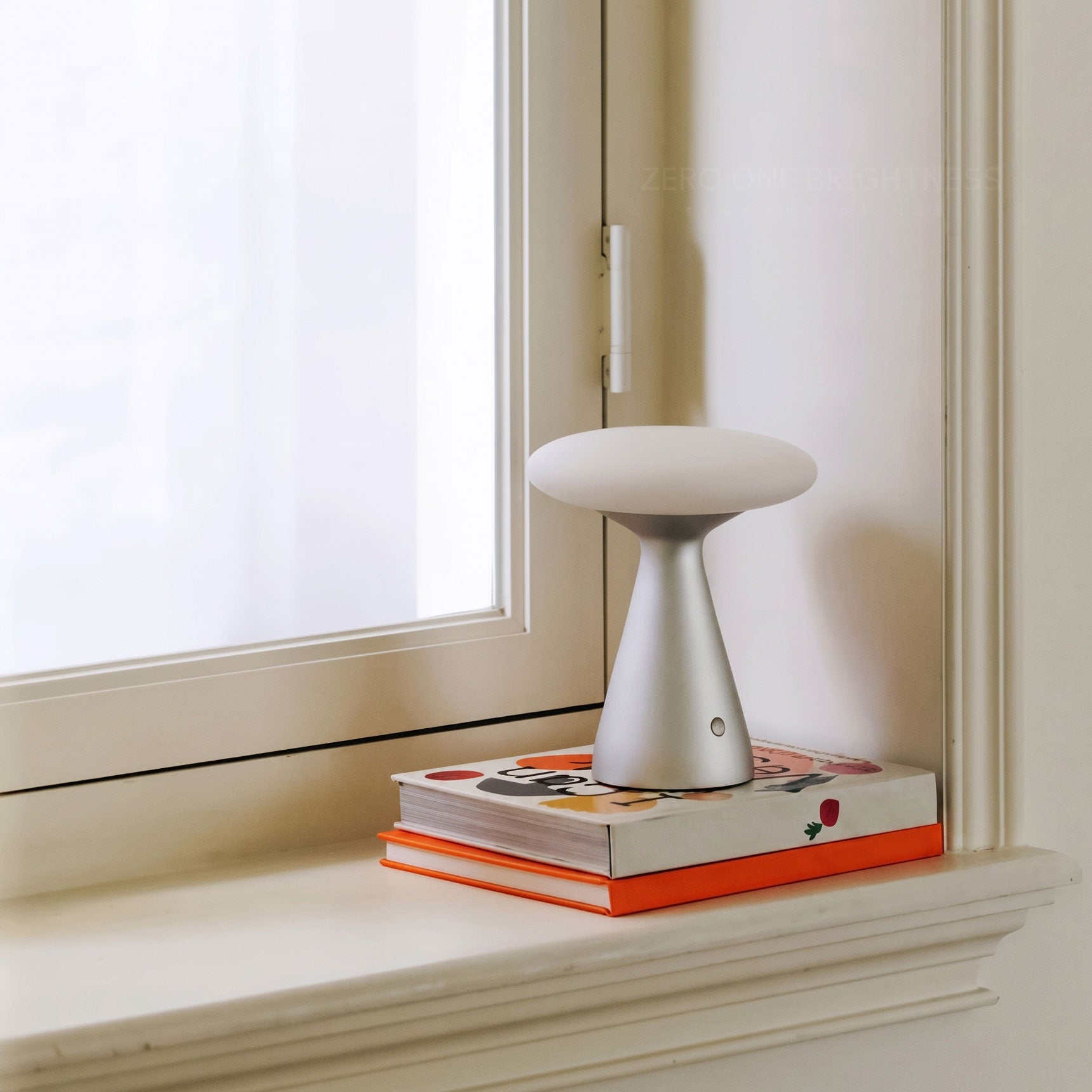 Lorcan Matte Table Lamp (built-in battery)