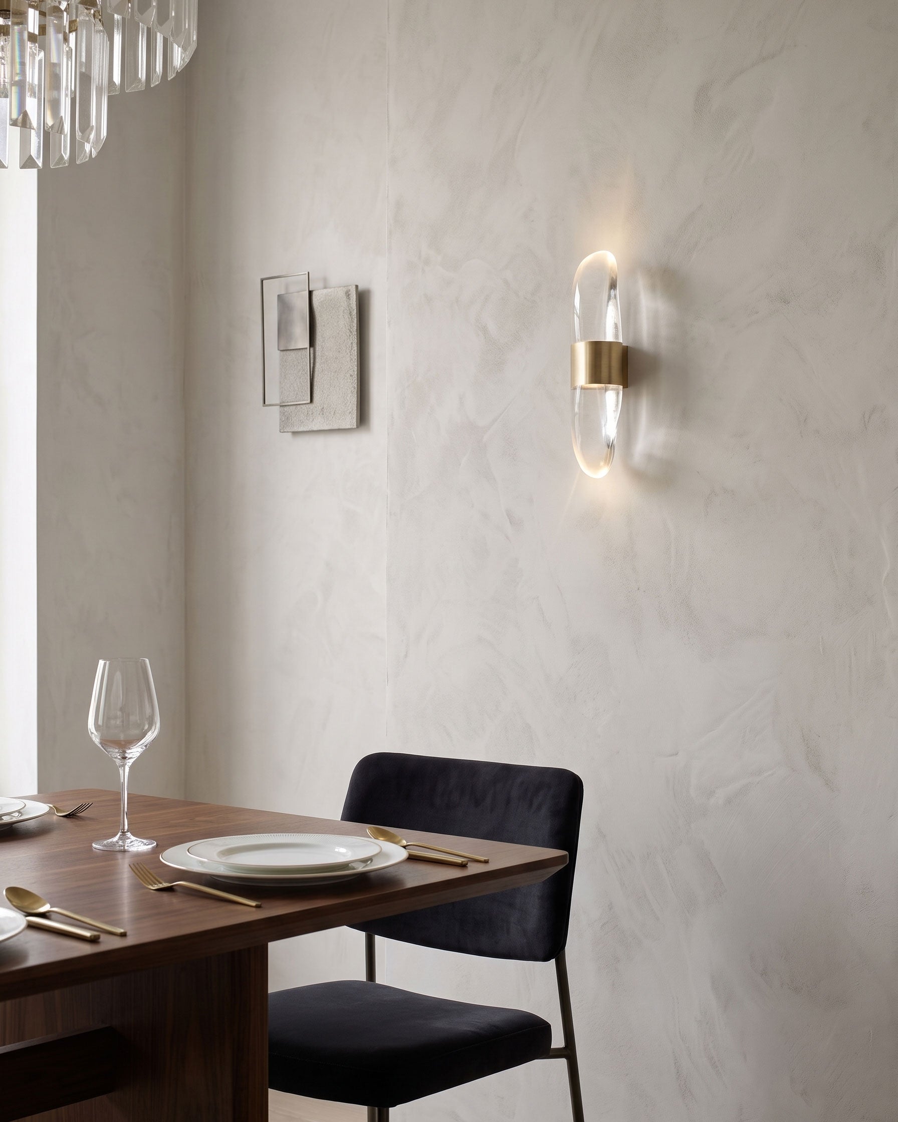 Rayonshine Lowen Resin Wall Sconce — Detail View 12