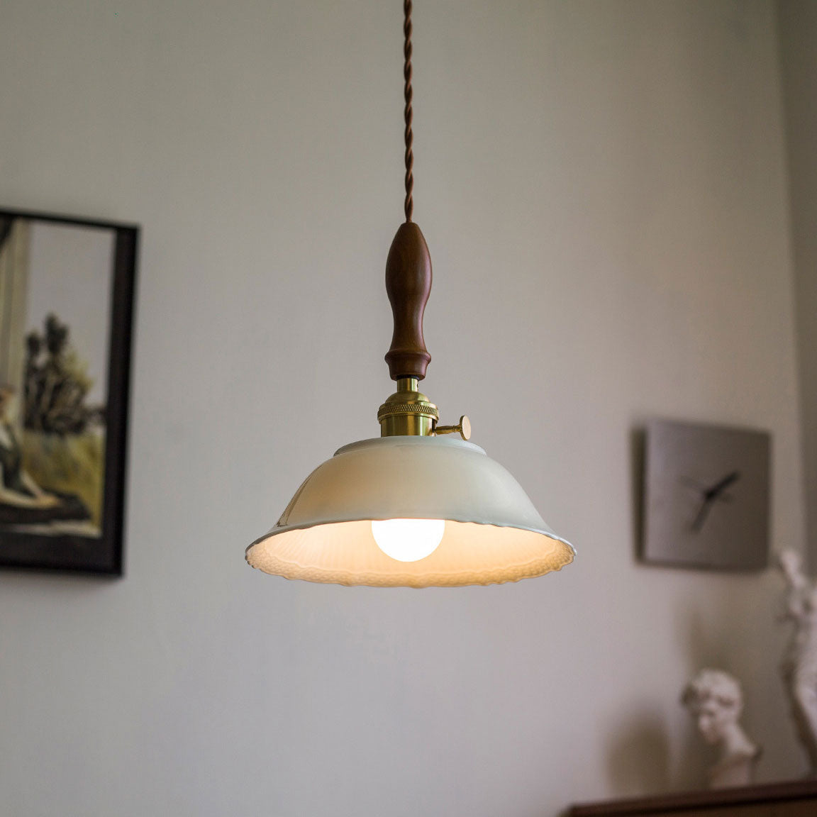 Lampada a sospensione in ceramica rigata Rhodri