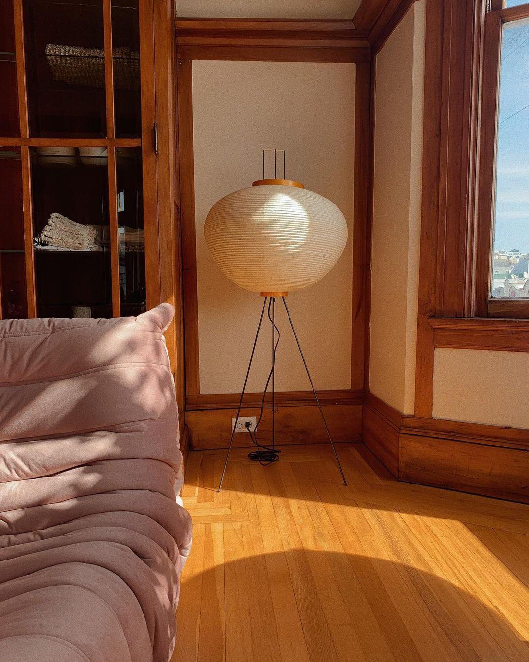 Akari Series Floor Lamp.
