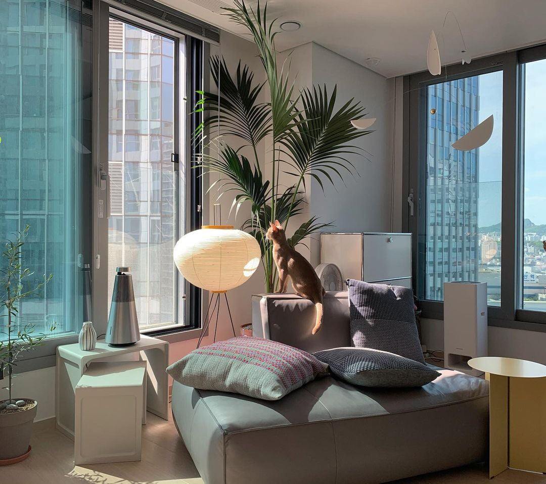 Akari Series Floor Lamp.