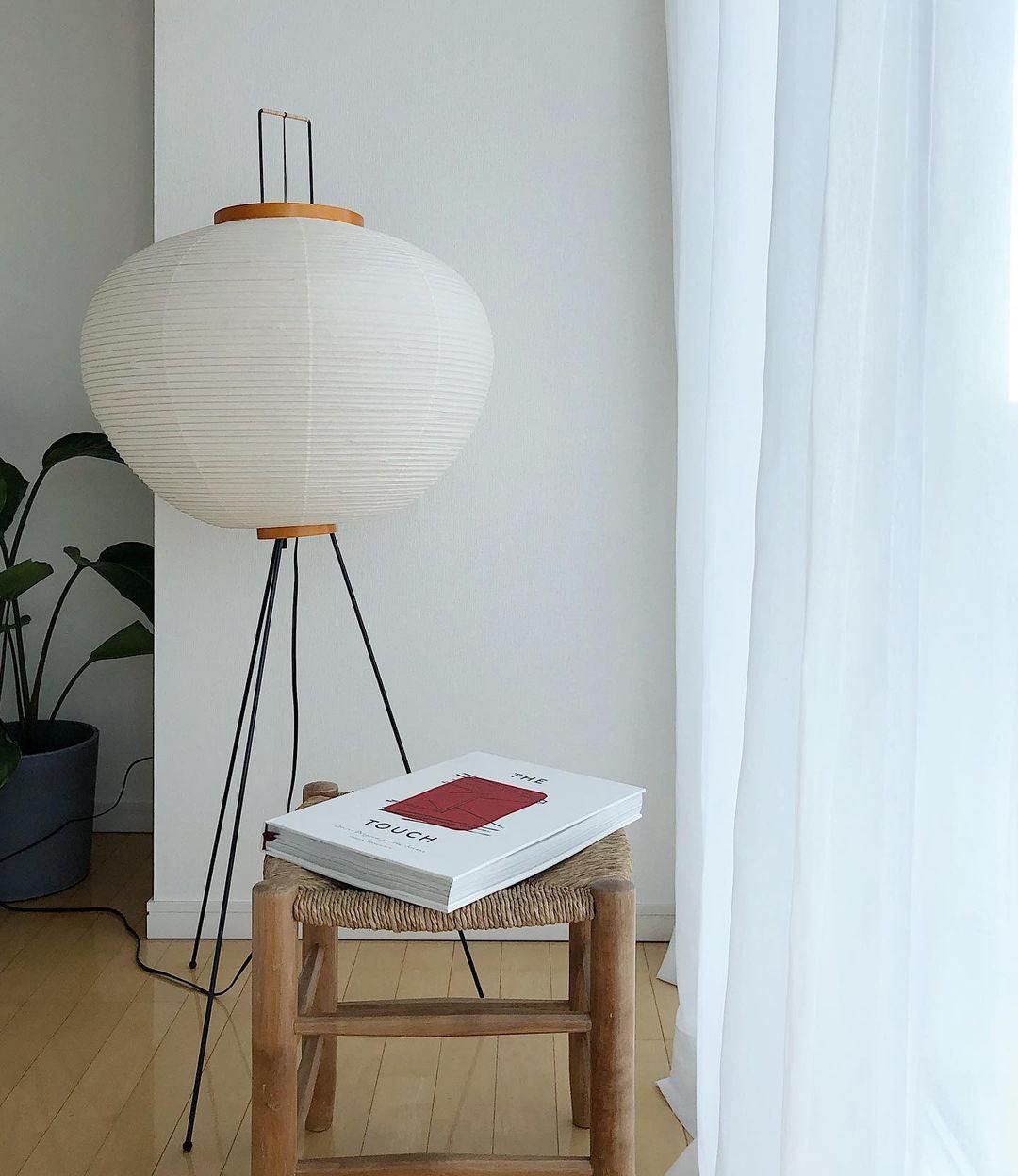 Akari Series Floor Lamp.