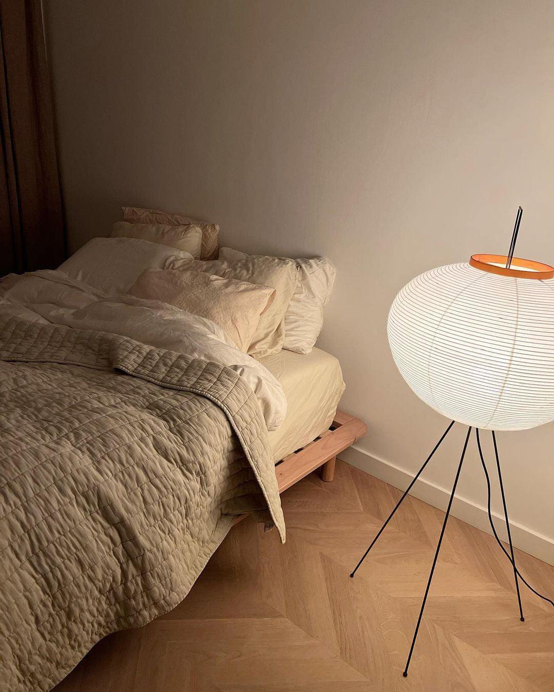 Akari Series Floor Lamp.