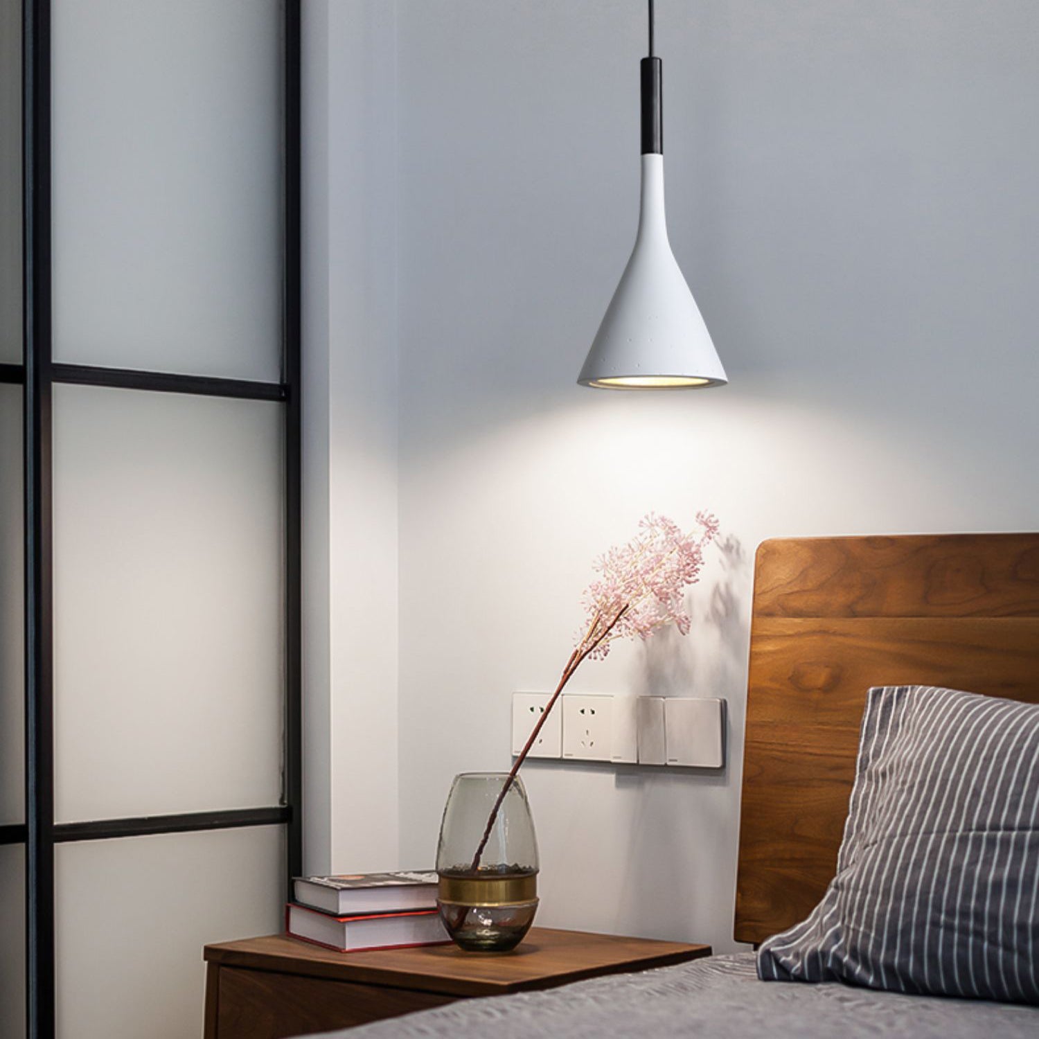 Lampe à suspension en résine Aplomb