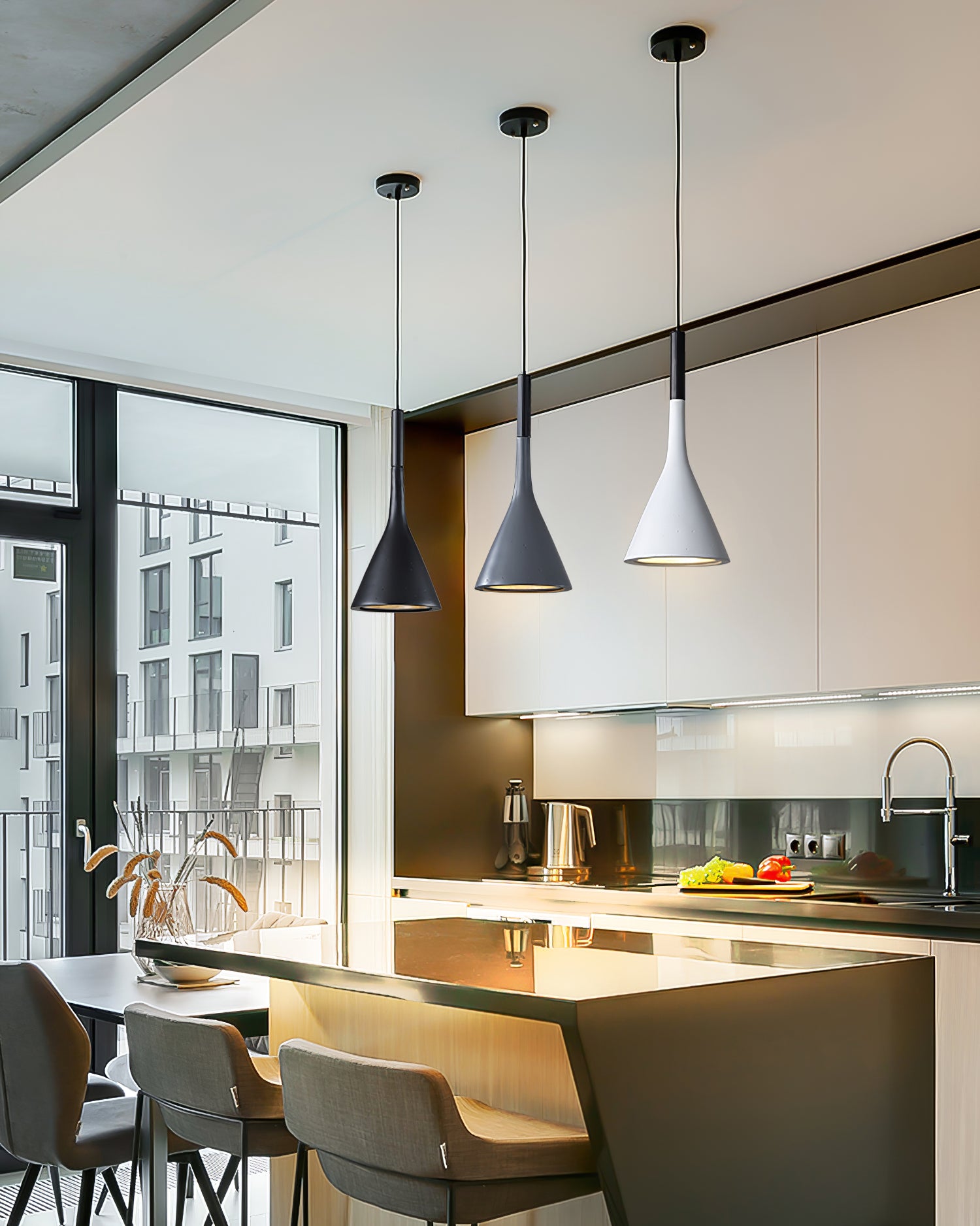 Lampe à suspension en résine Aplomb