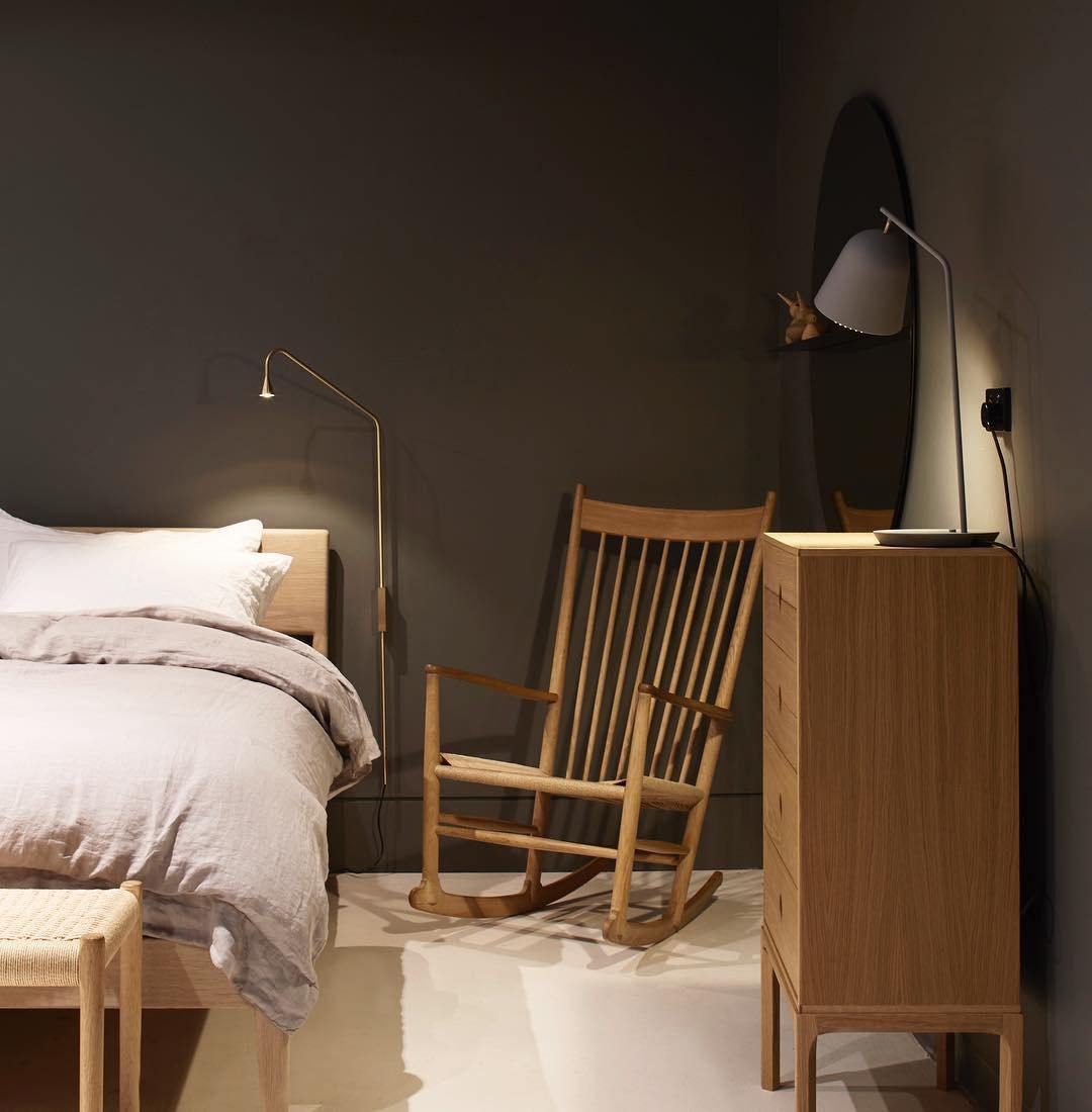 Austere wall sconce