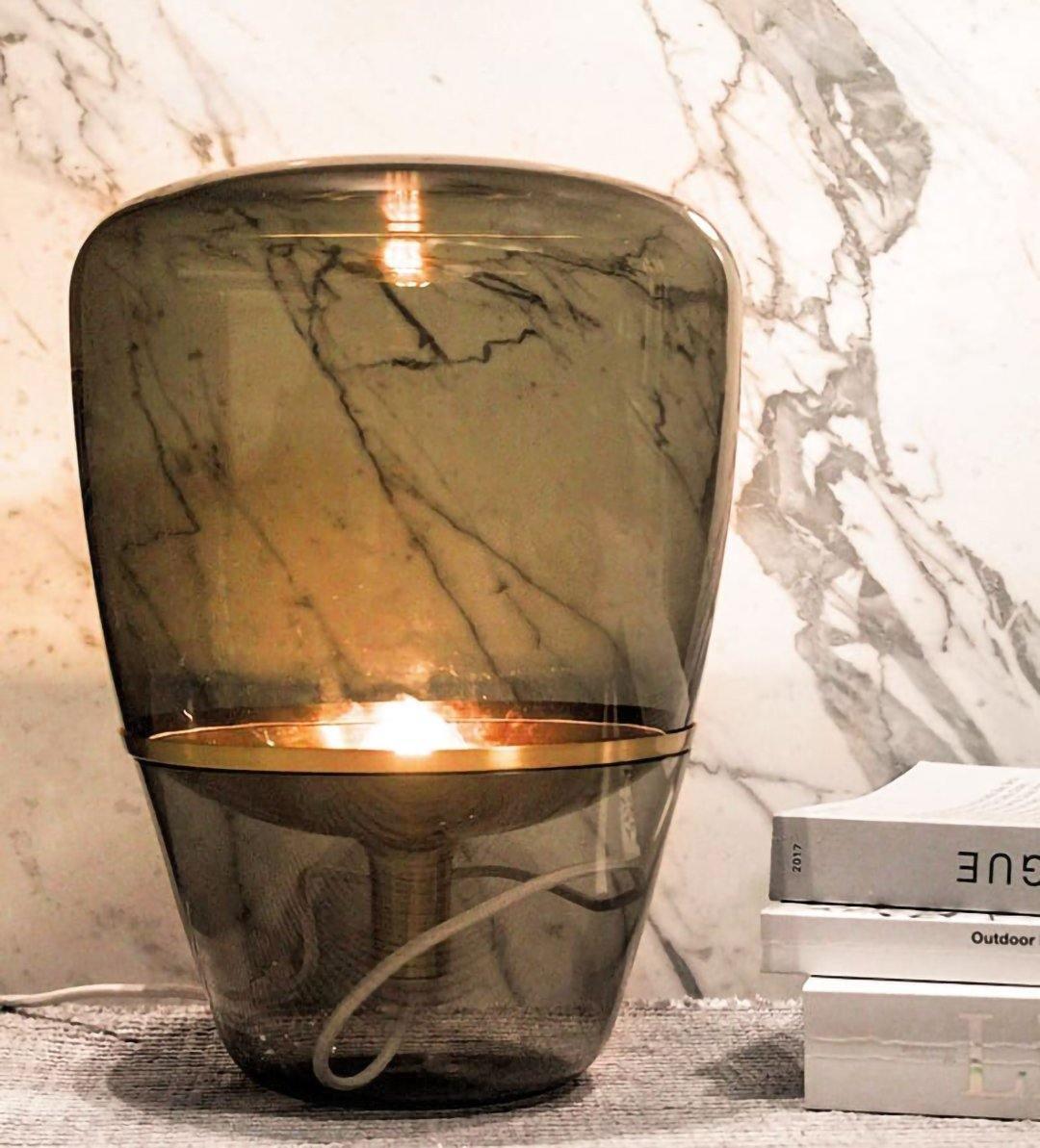 Balloon table lamp