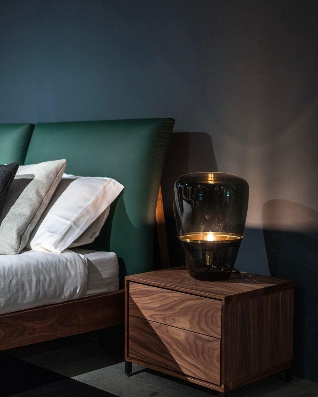 Balloon table lamp