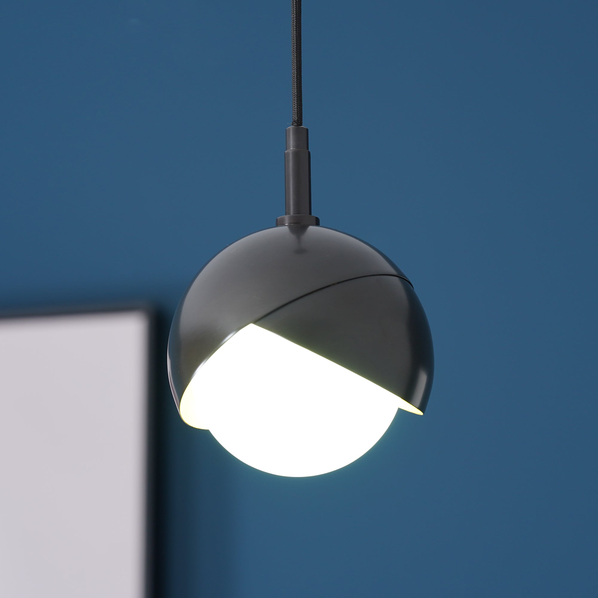 Lampe suspendue à boucles d'oreilles