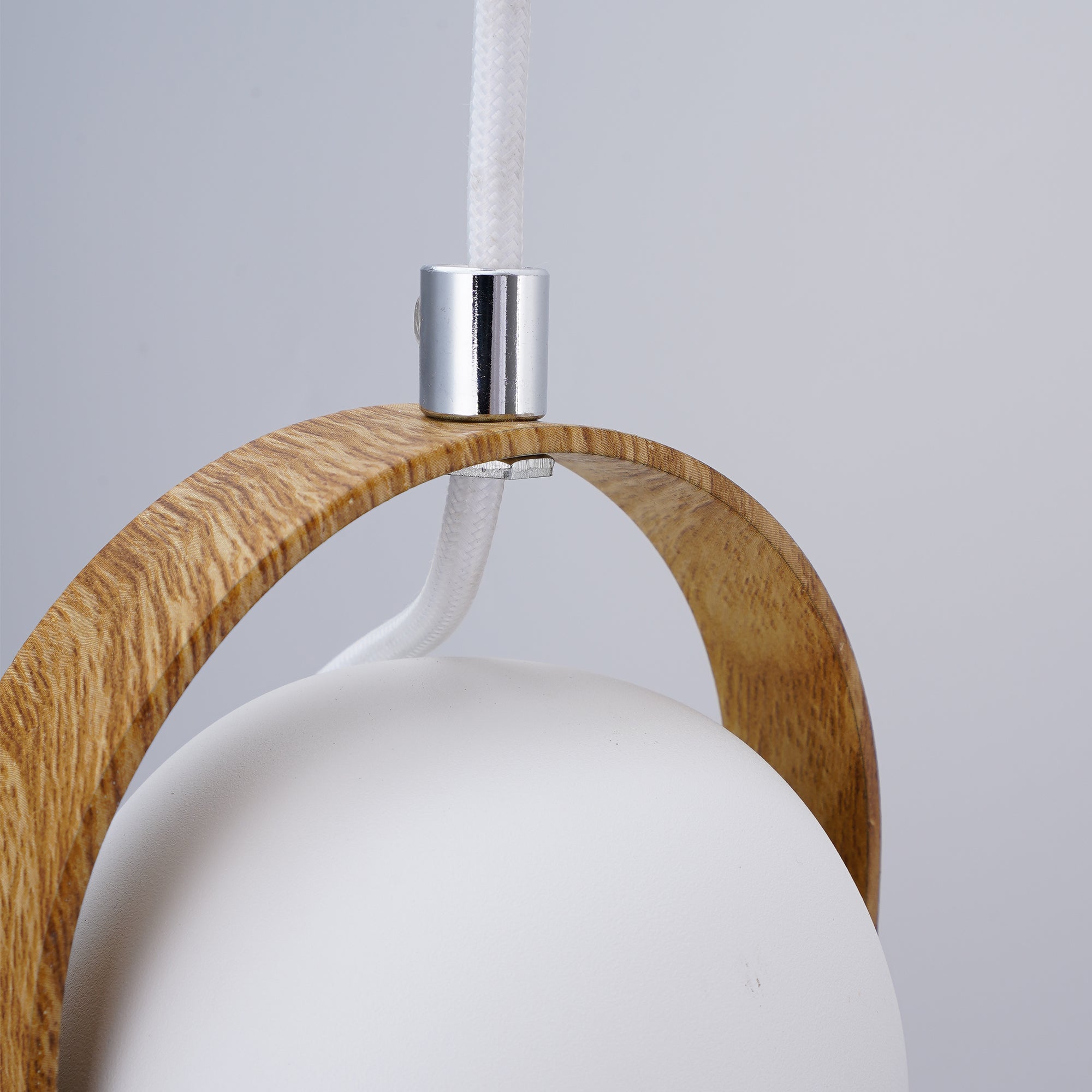 ضوء قلادة كاروناد