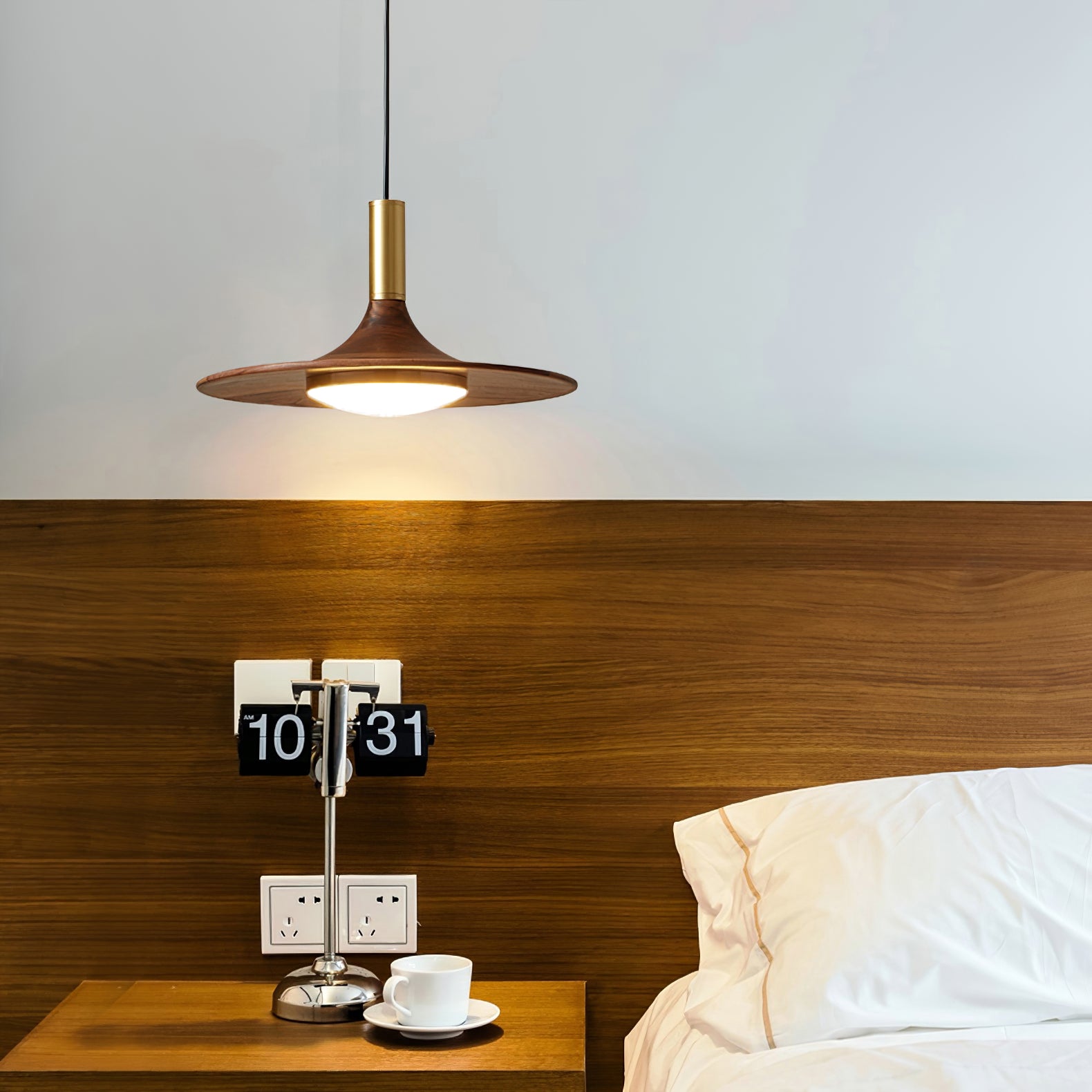 Cheek Pendant Lamp