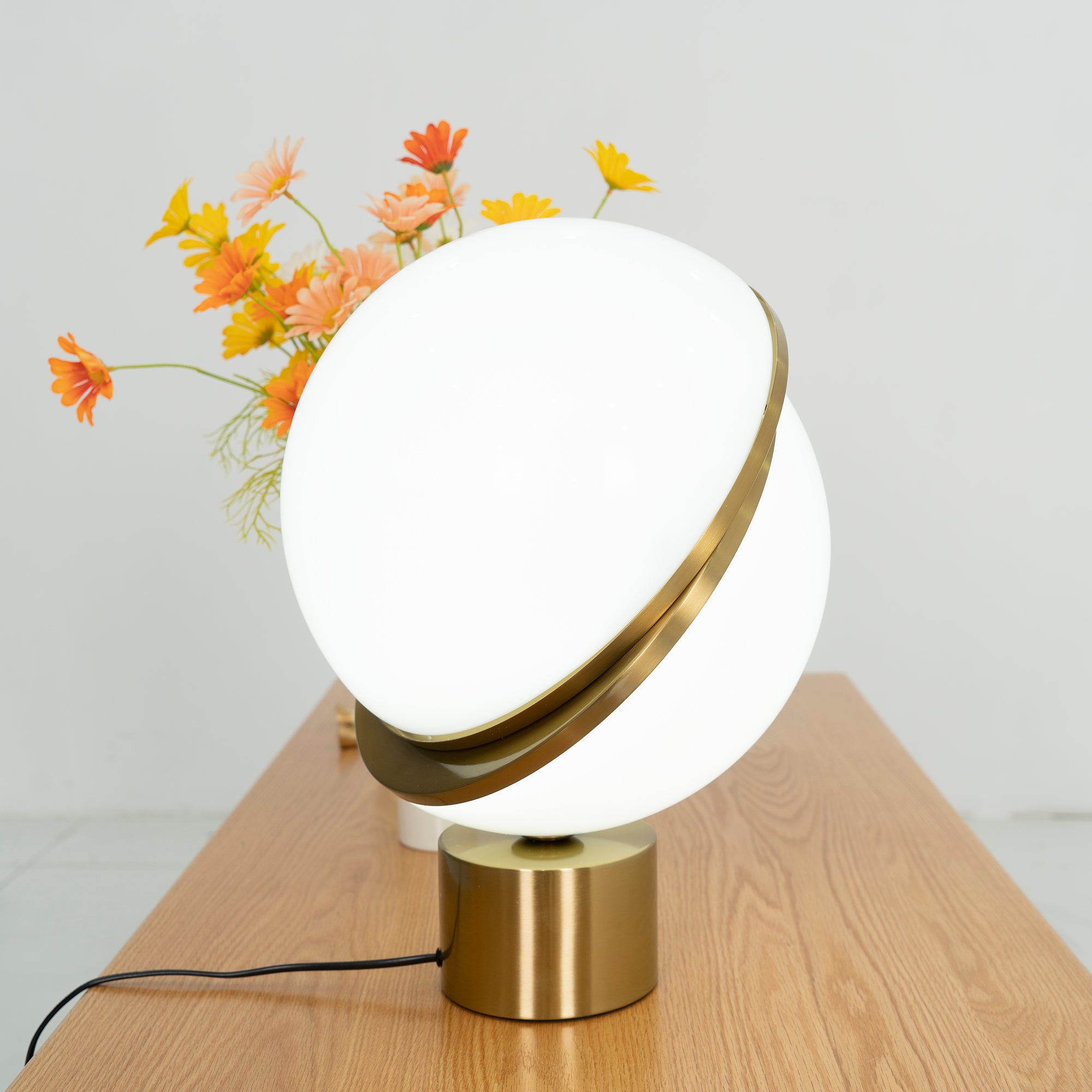 Lámpara de mesa de media luna