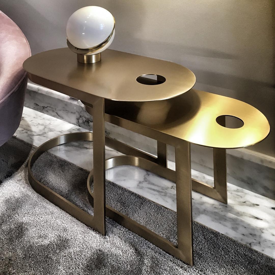 Lámpara de mesa de media luna
