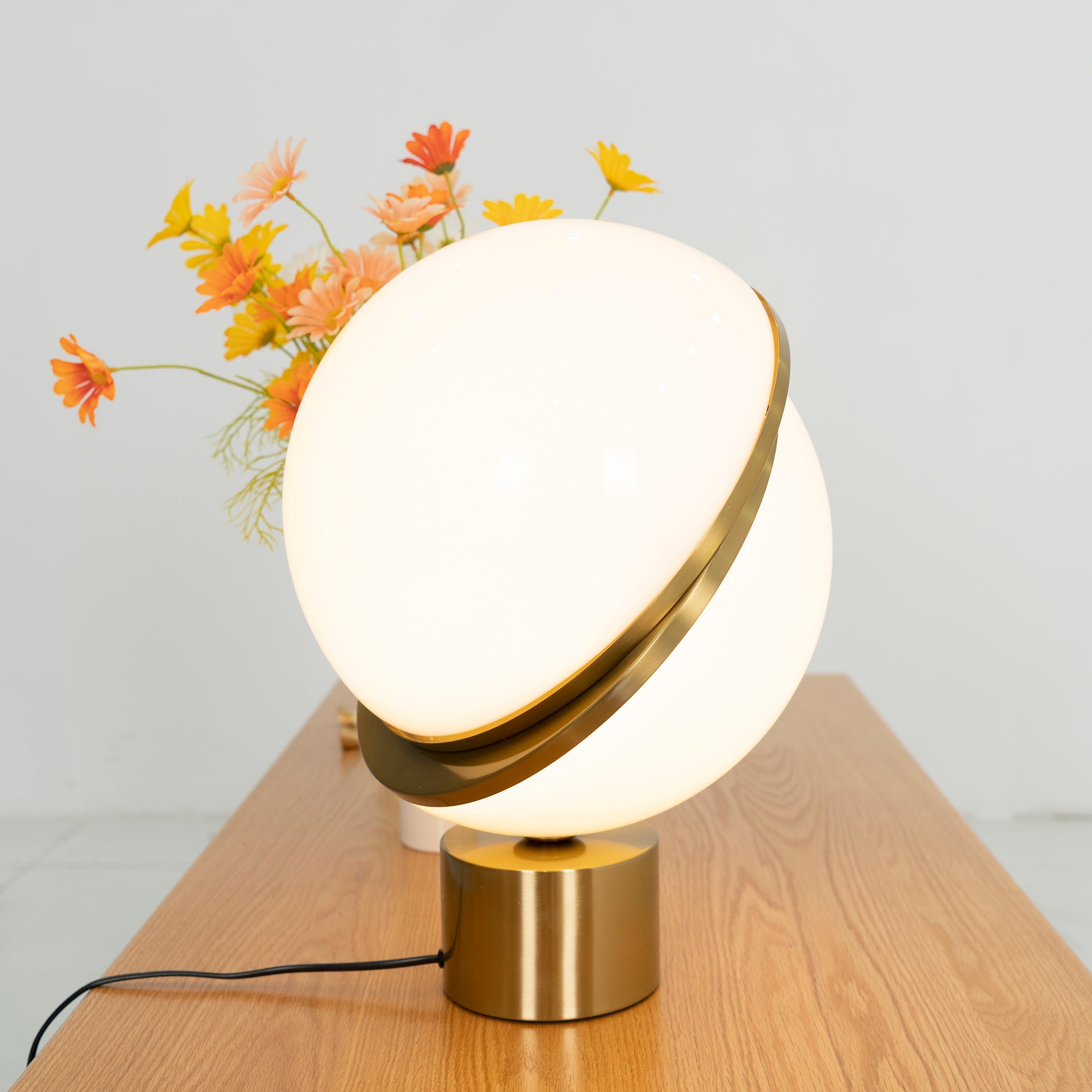 Lámpara de mesa de media luna