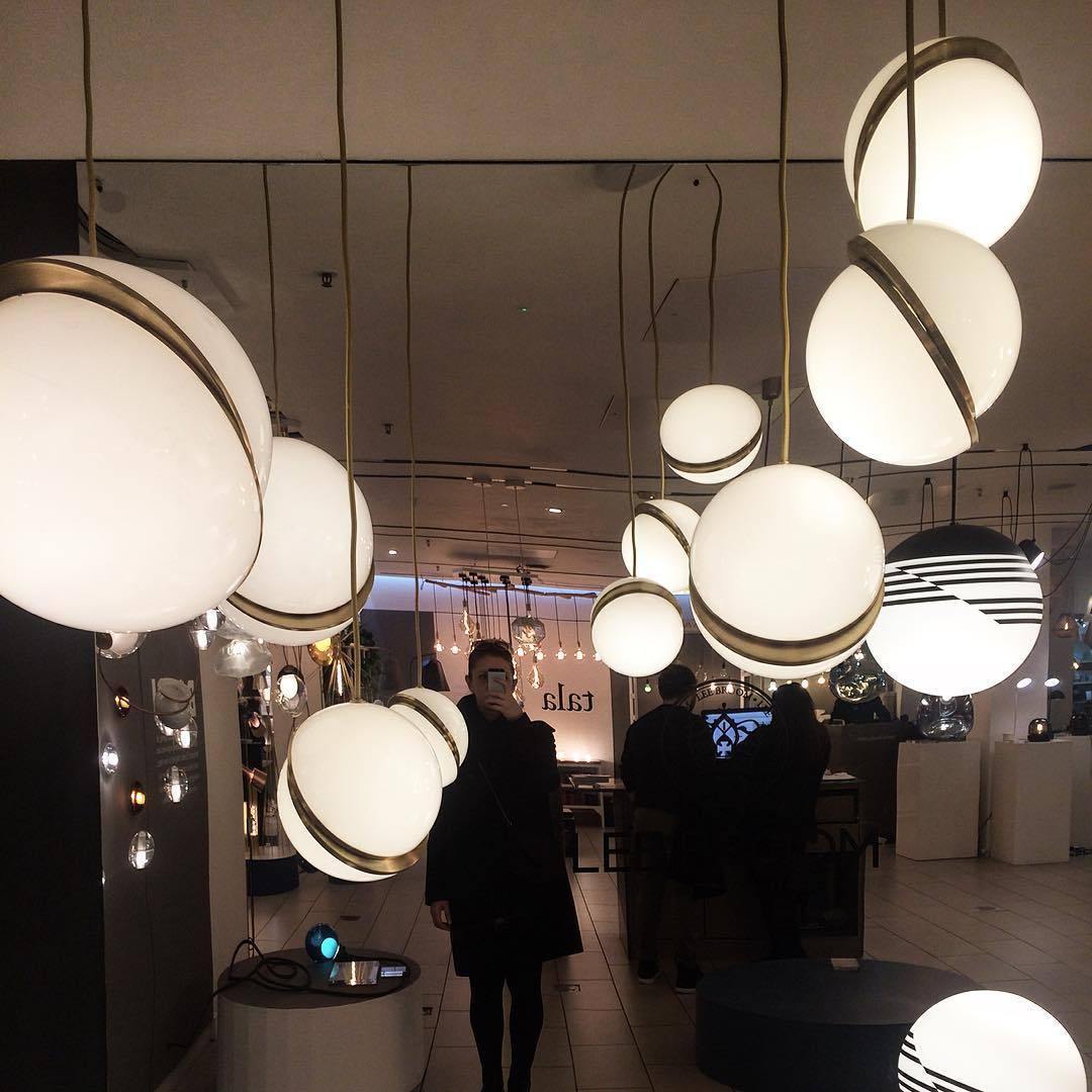 Crescent pendant Lamp