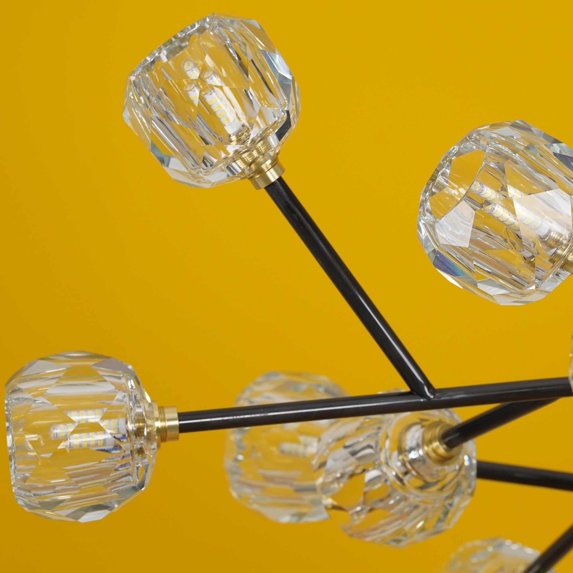 الثريا العنقودية المستديرة ذات الكرة البلورية