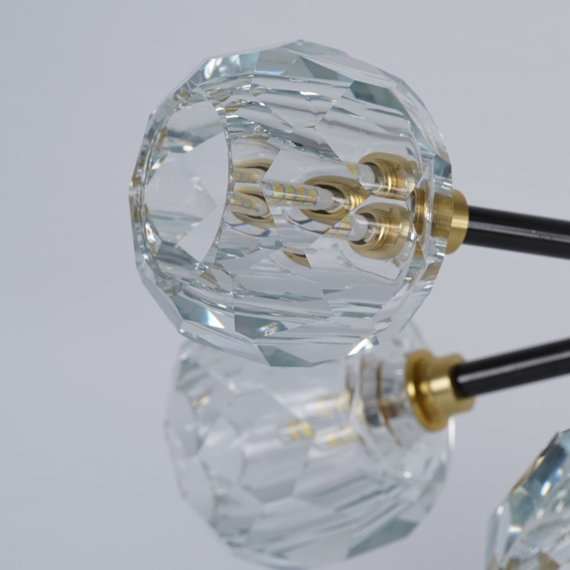 الثريا العنقودية المستديرة ذات الكرة البلورية