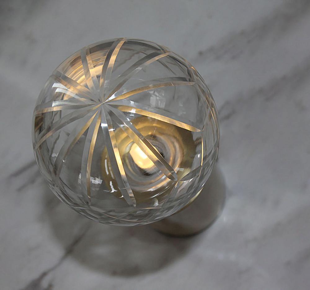 Lámpara de mesa con bombilla de cristal
