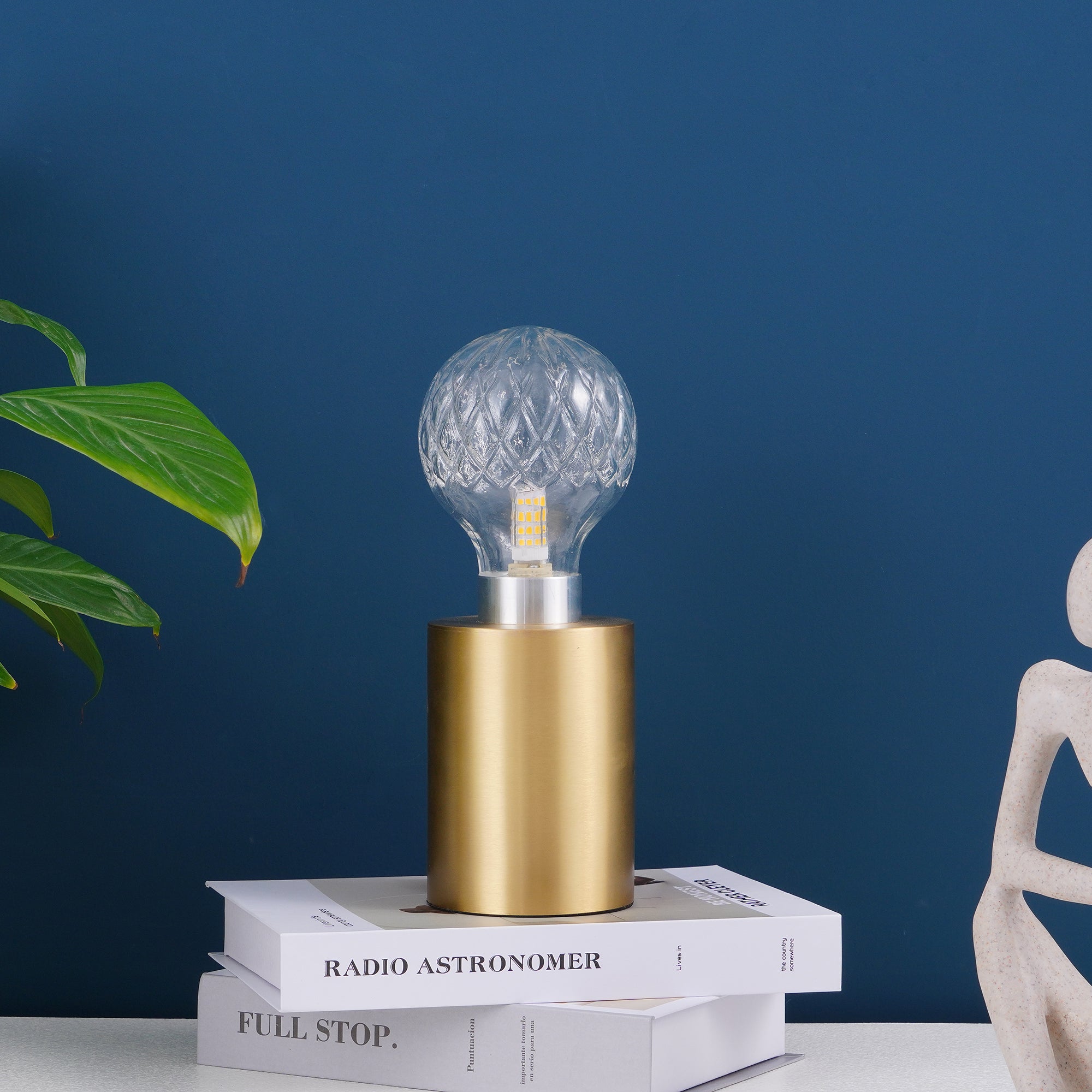 Lámpara de mesa con bombilla de cristal