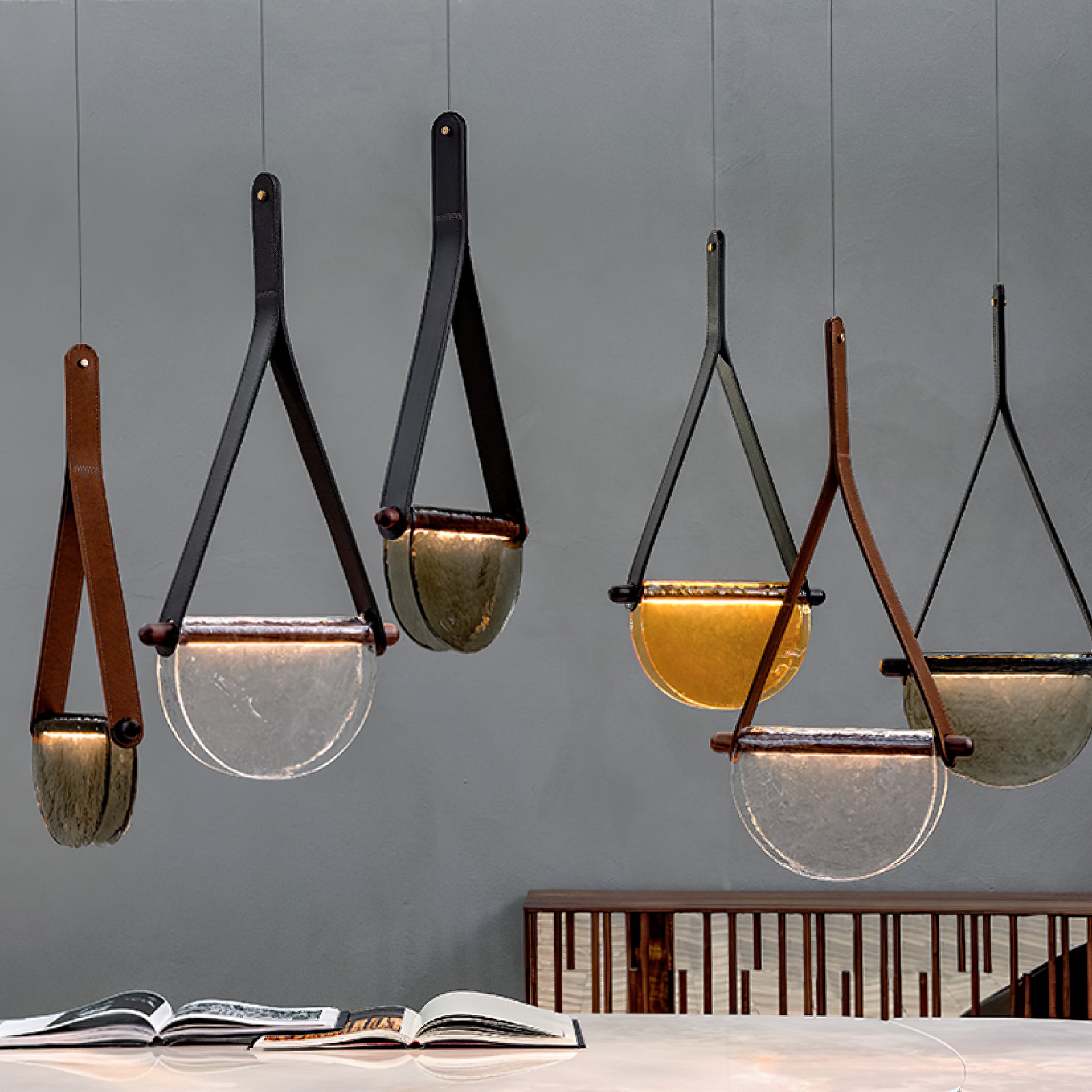 دالي مصباح معلق