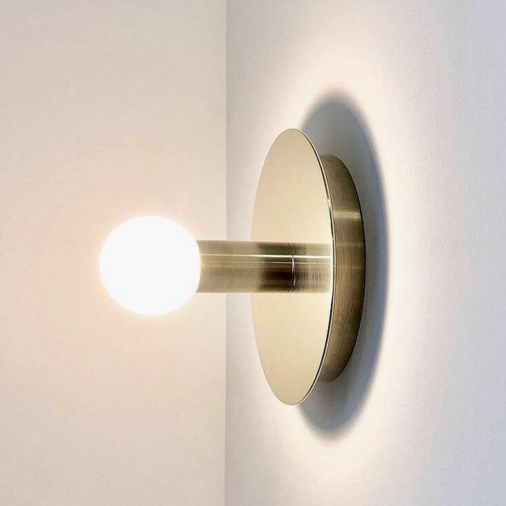 Lámpara de pared de punto