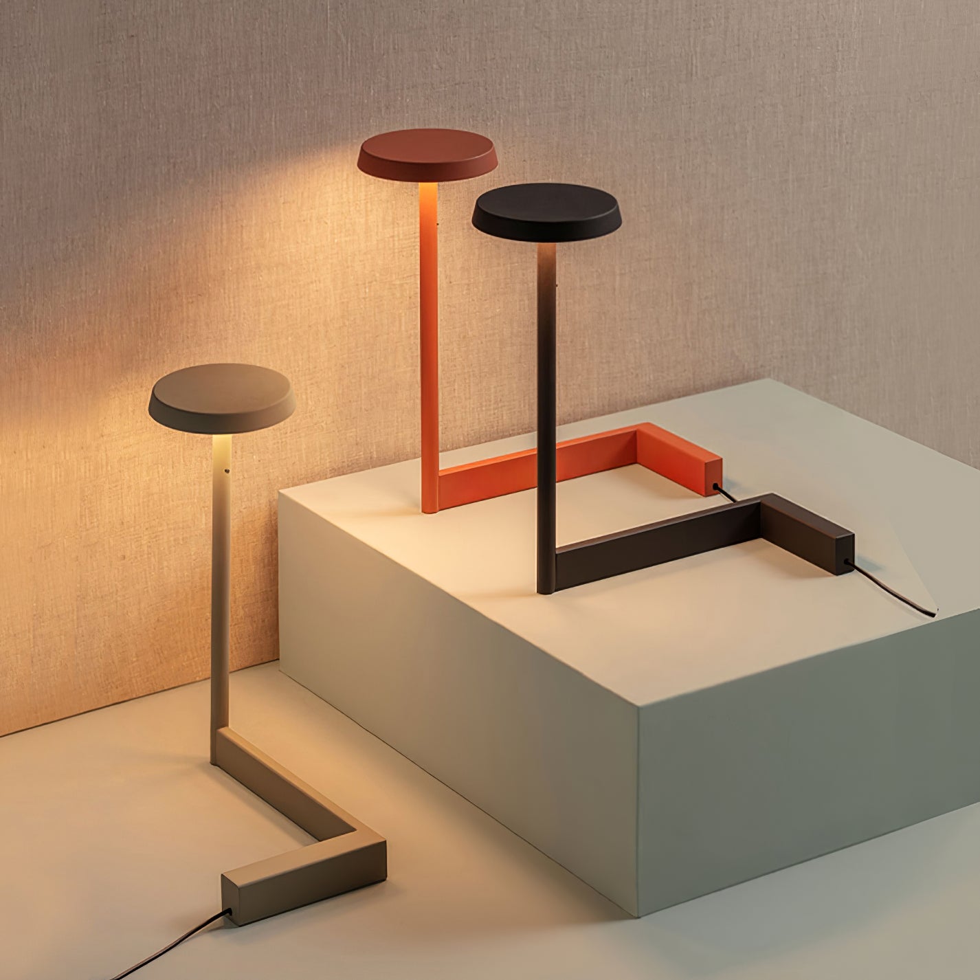Lámpara de mesa plana