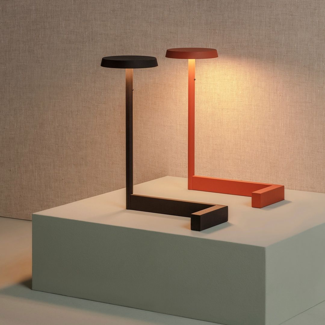 Lámpara de mesa plana