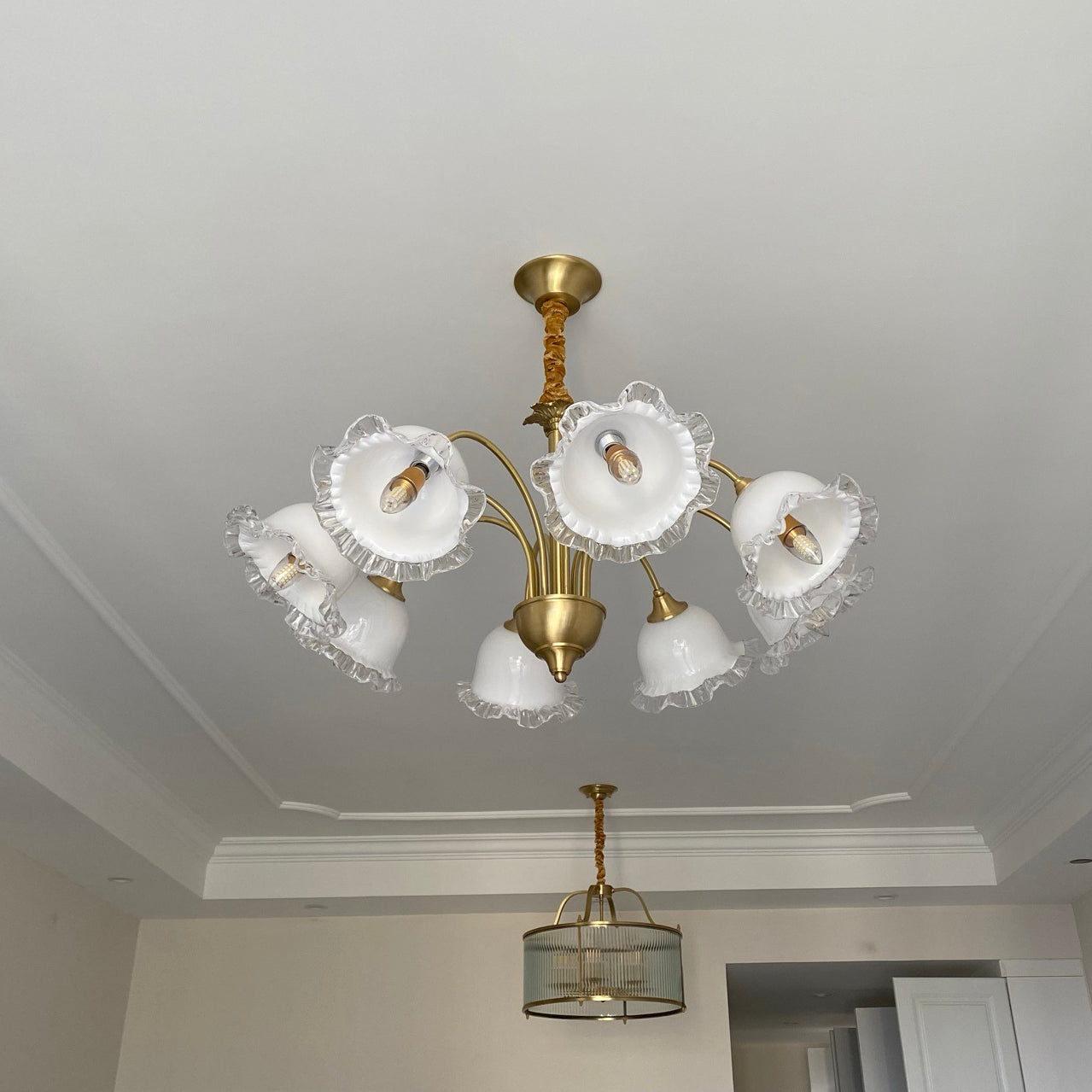 Floraler Kronleuchter aus Glas