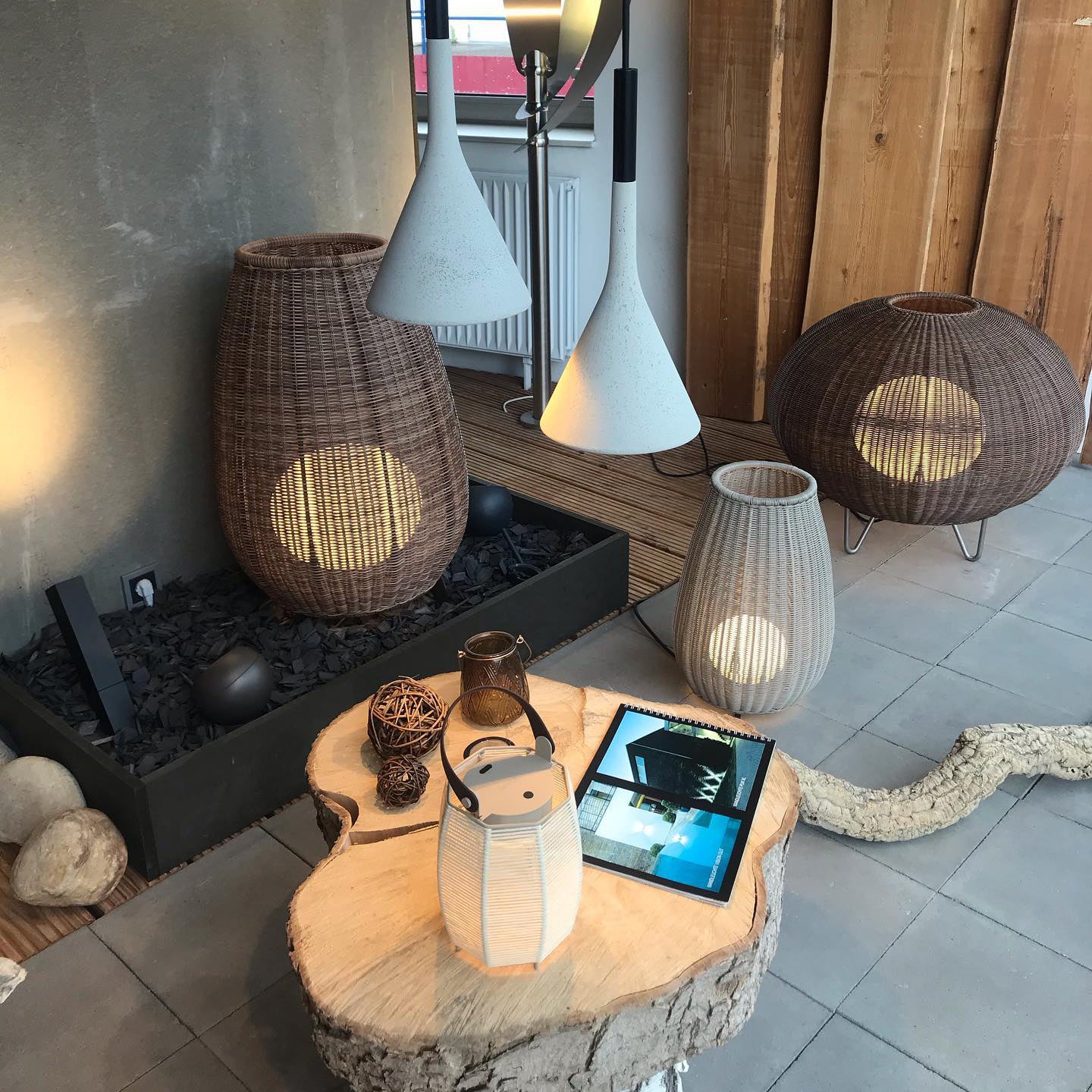 Garota Table Lamp