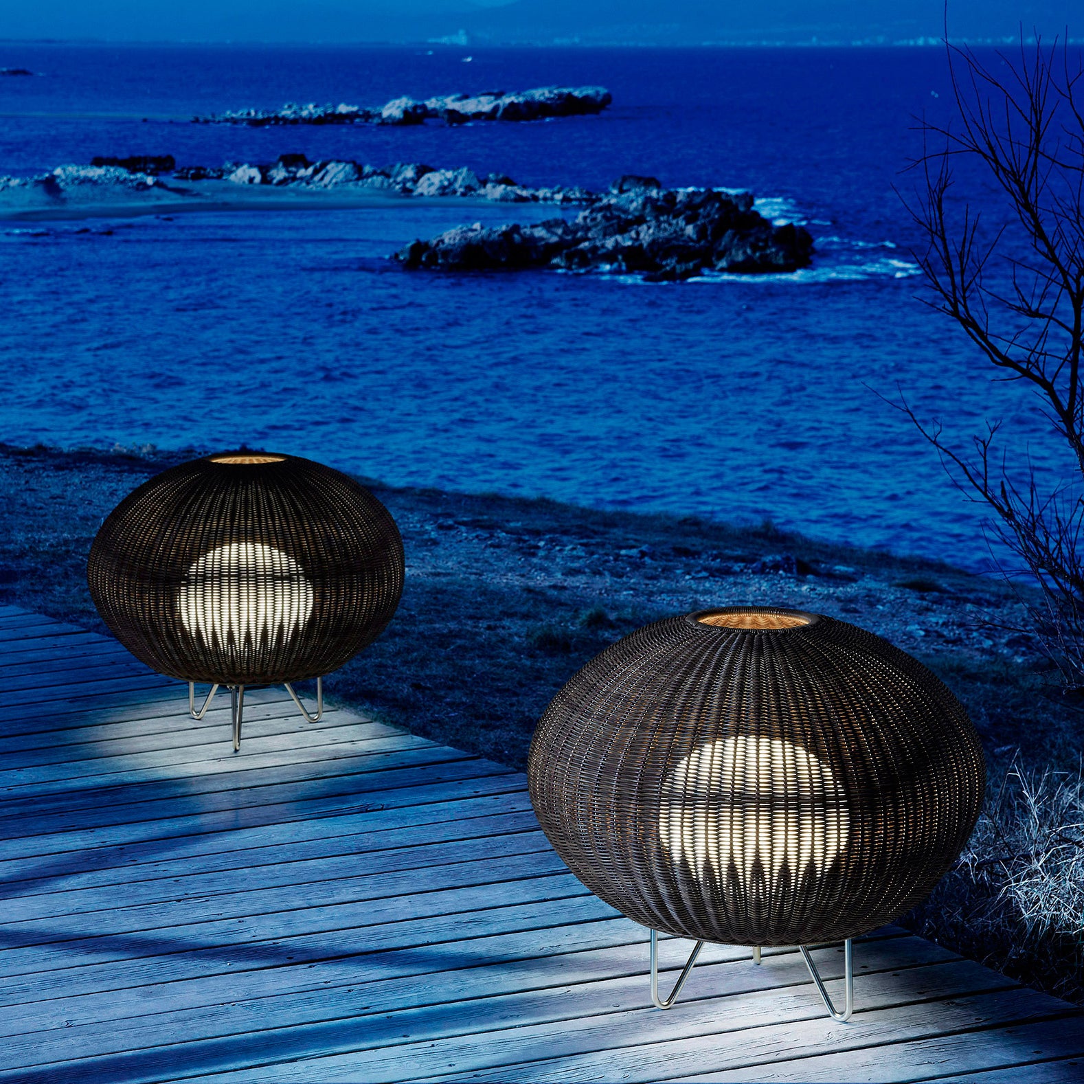 Garota Table Lamp