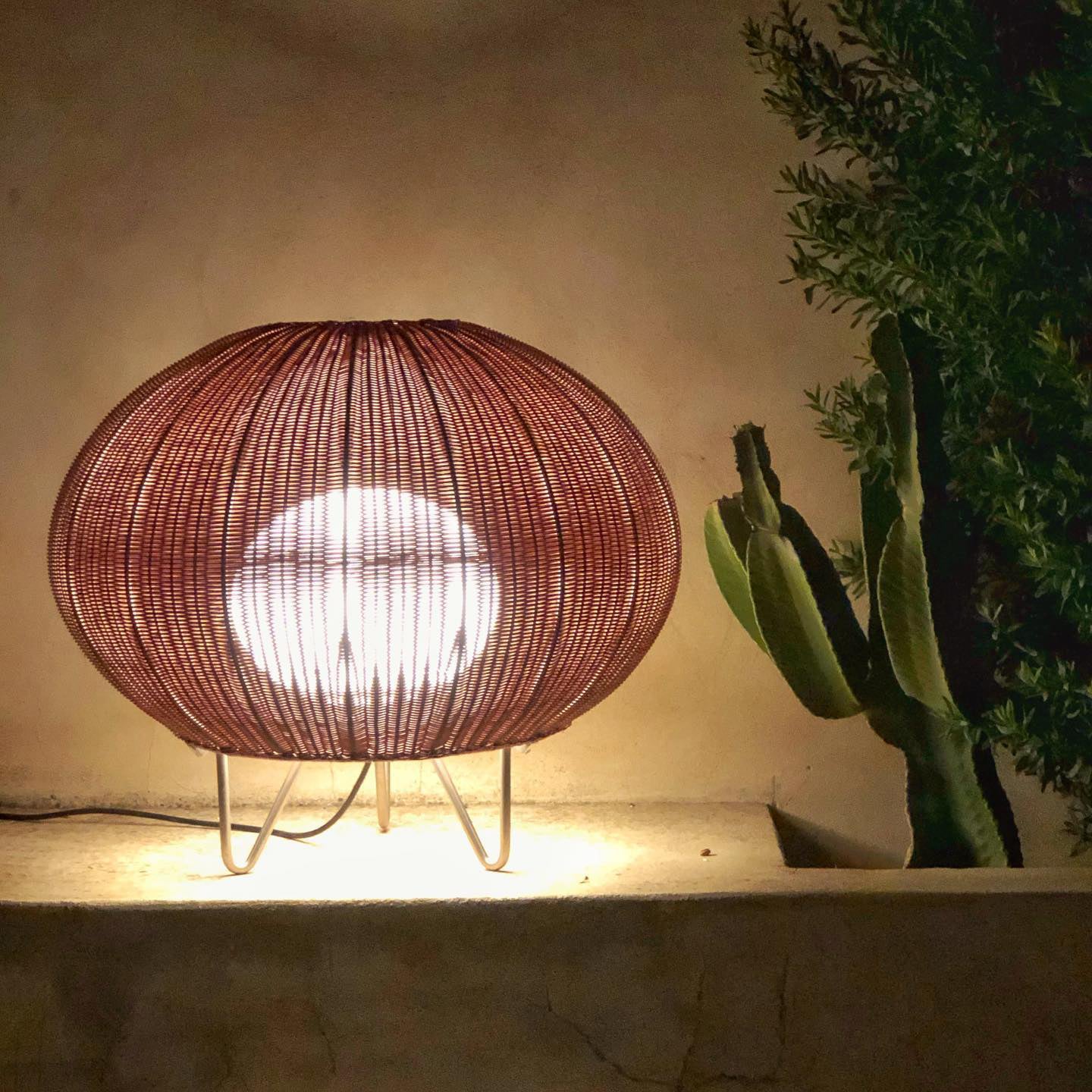 Garota Table Lamp