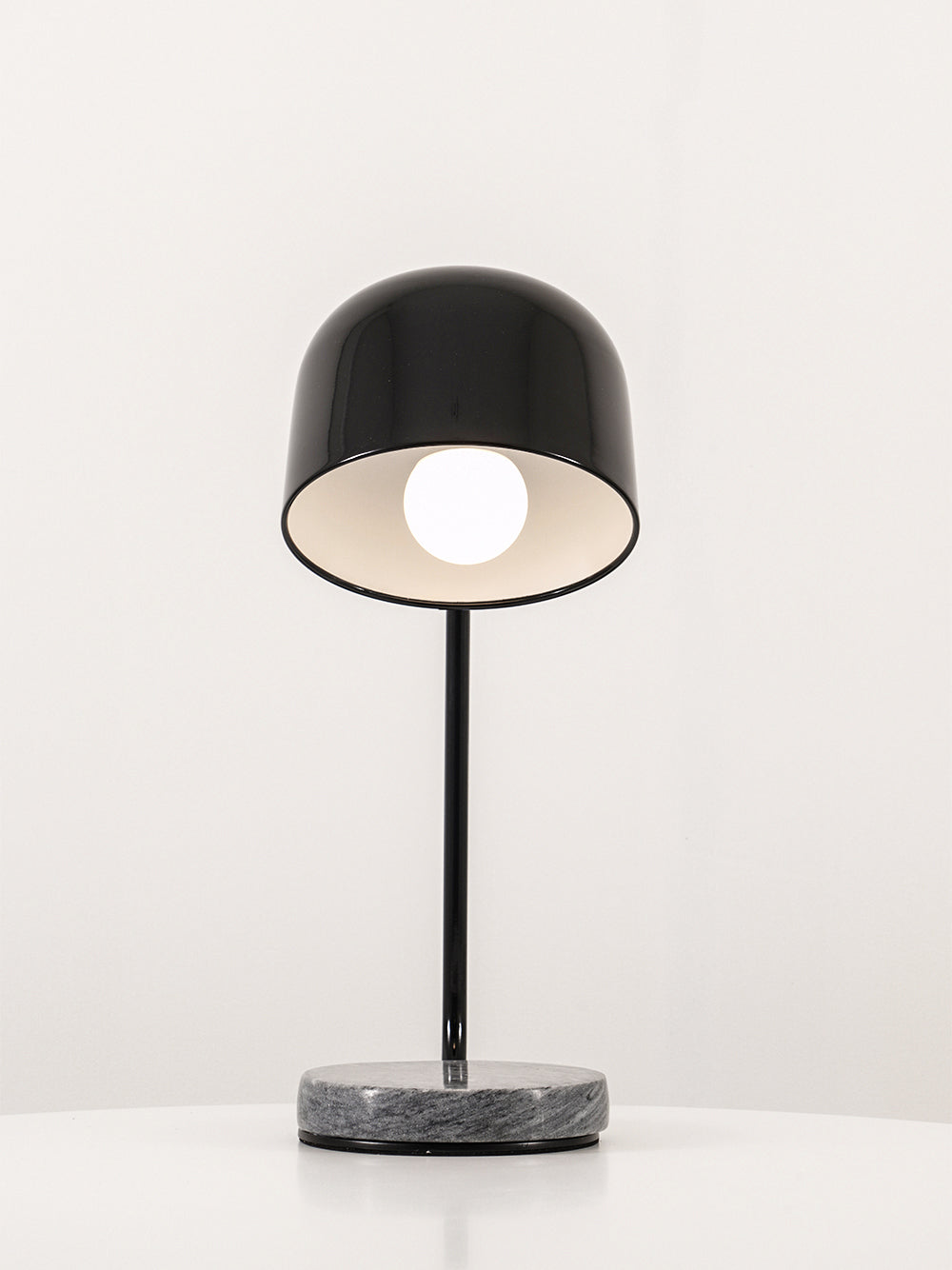 Gewähren Sie Tischlampe