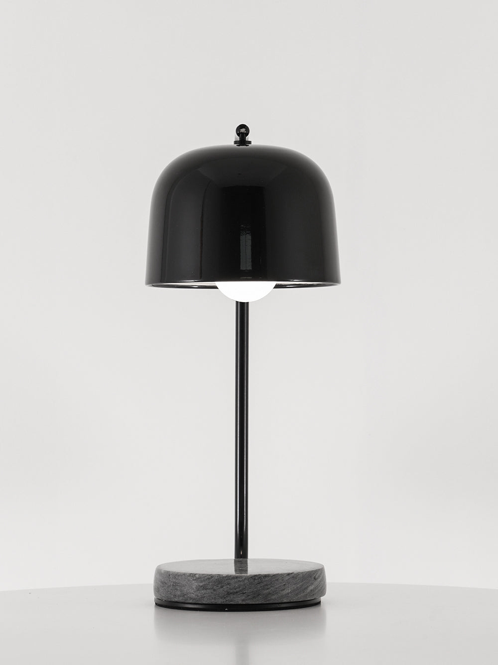Gewähren Sie Tischlampe