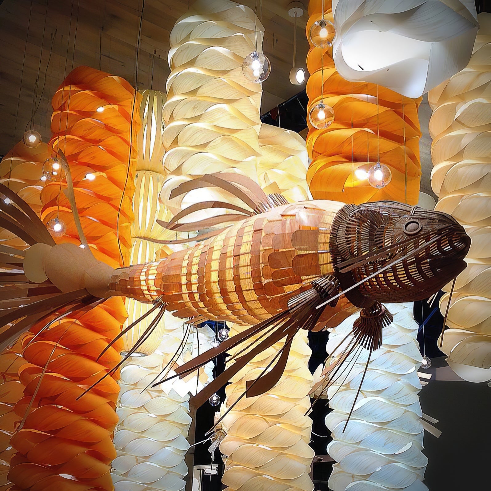 Koi-Kronleuchter